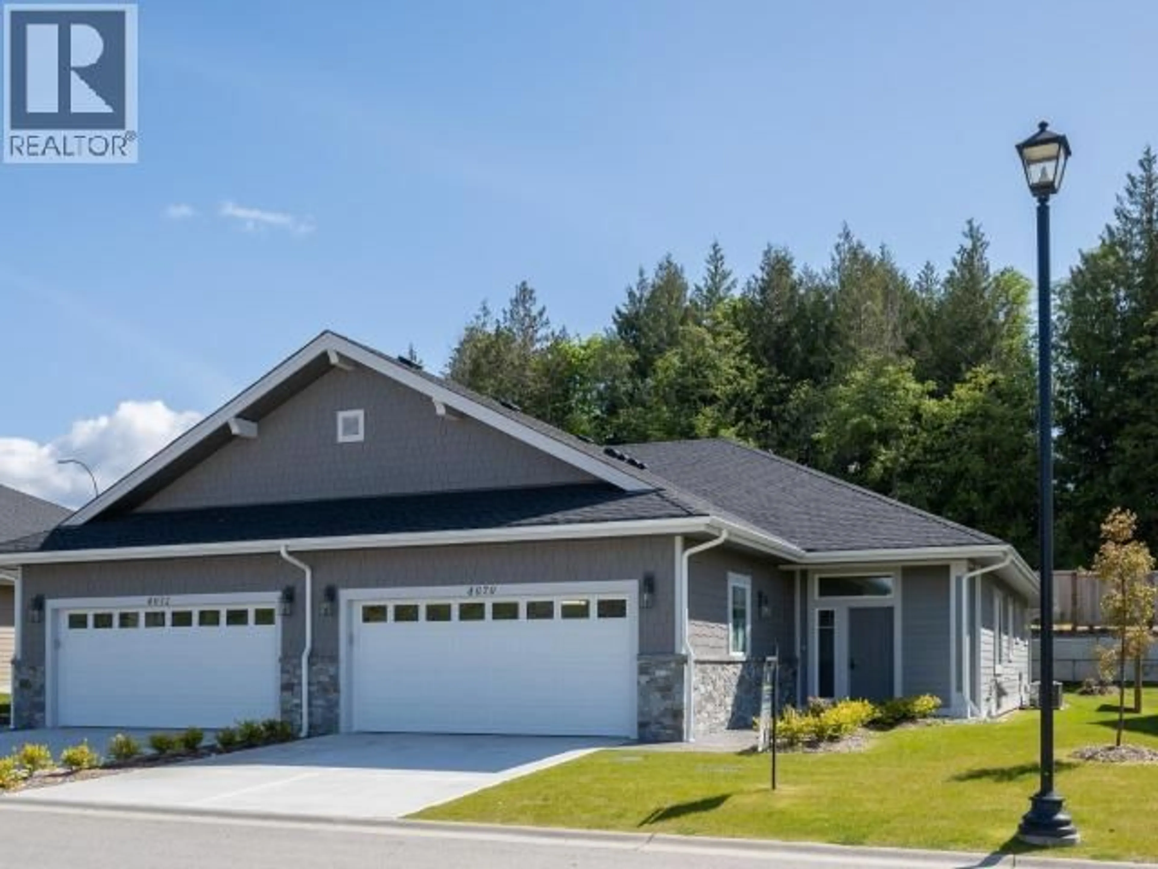 Home with vinyl exterior material, street for 4070 SATURNA AVE, Powell River British Columbia V8A5T4