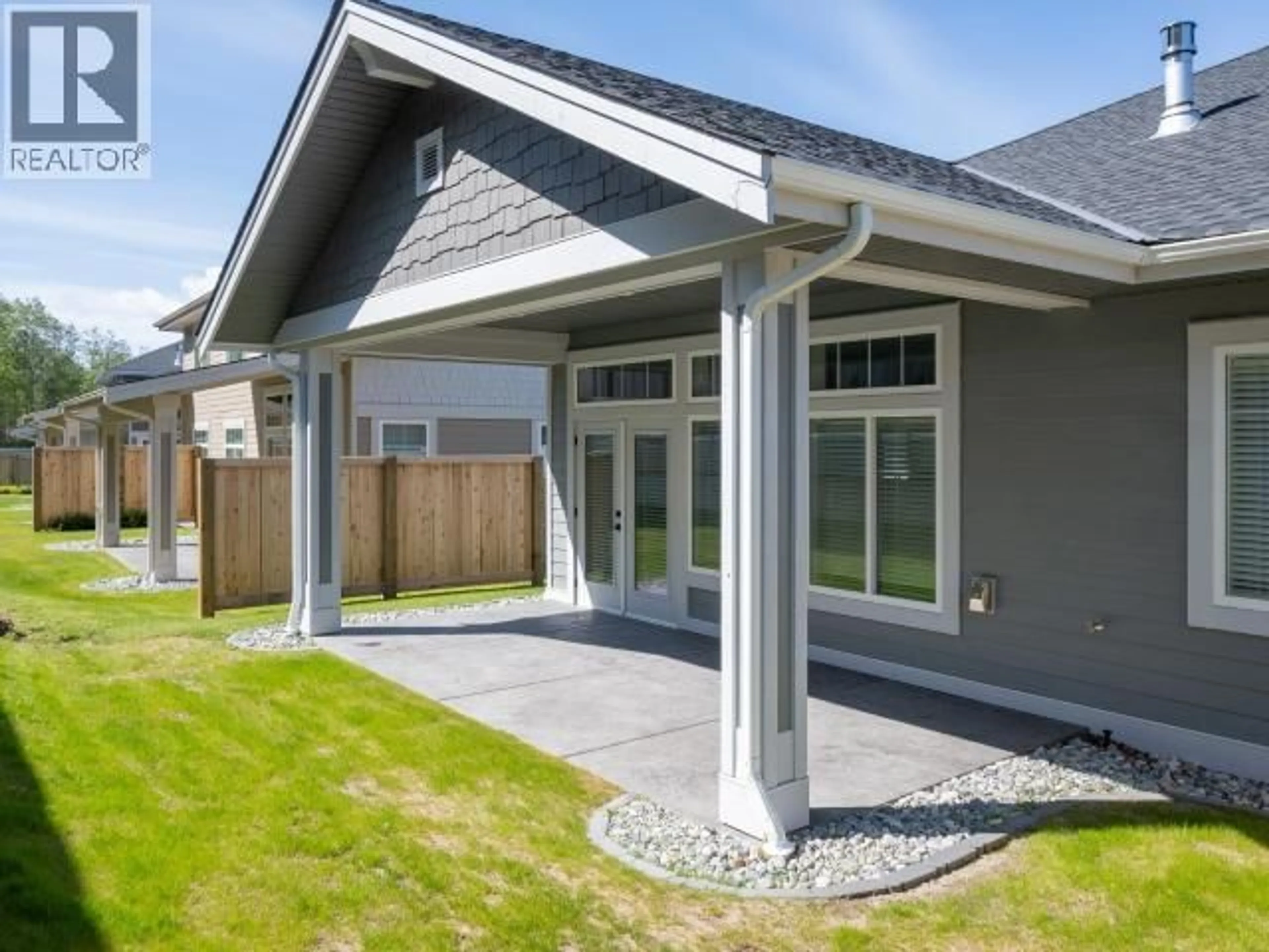 Home with vinyl exterior material, street for 4070 SATURNA AVE, Powell River British Columbia V8A5T4