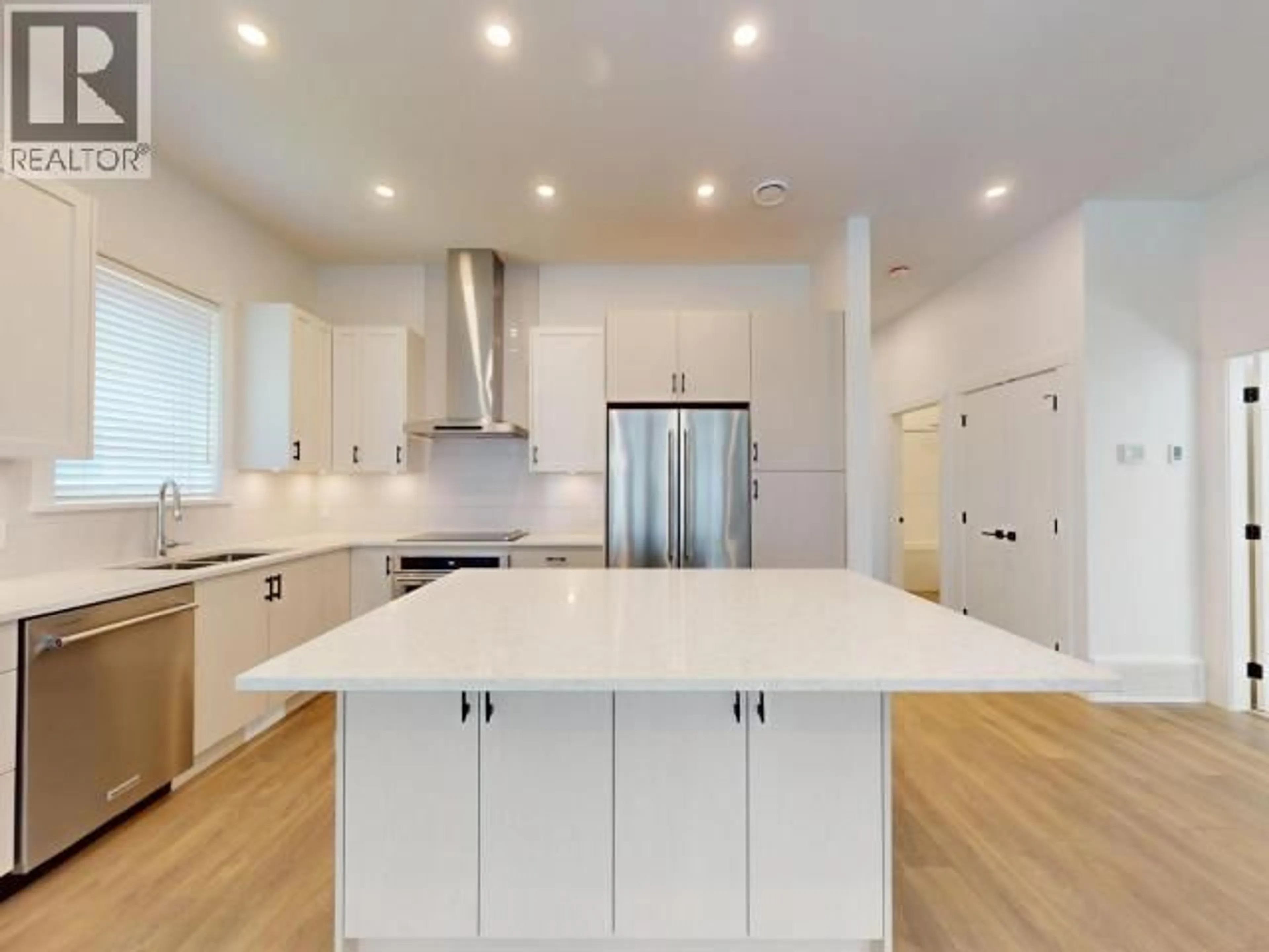 Open concept kitchen, unknown for 4070 SATURNA AVE, Powell River British Columbia V8A5T4