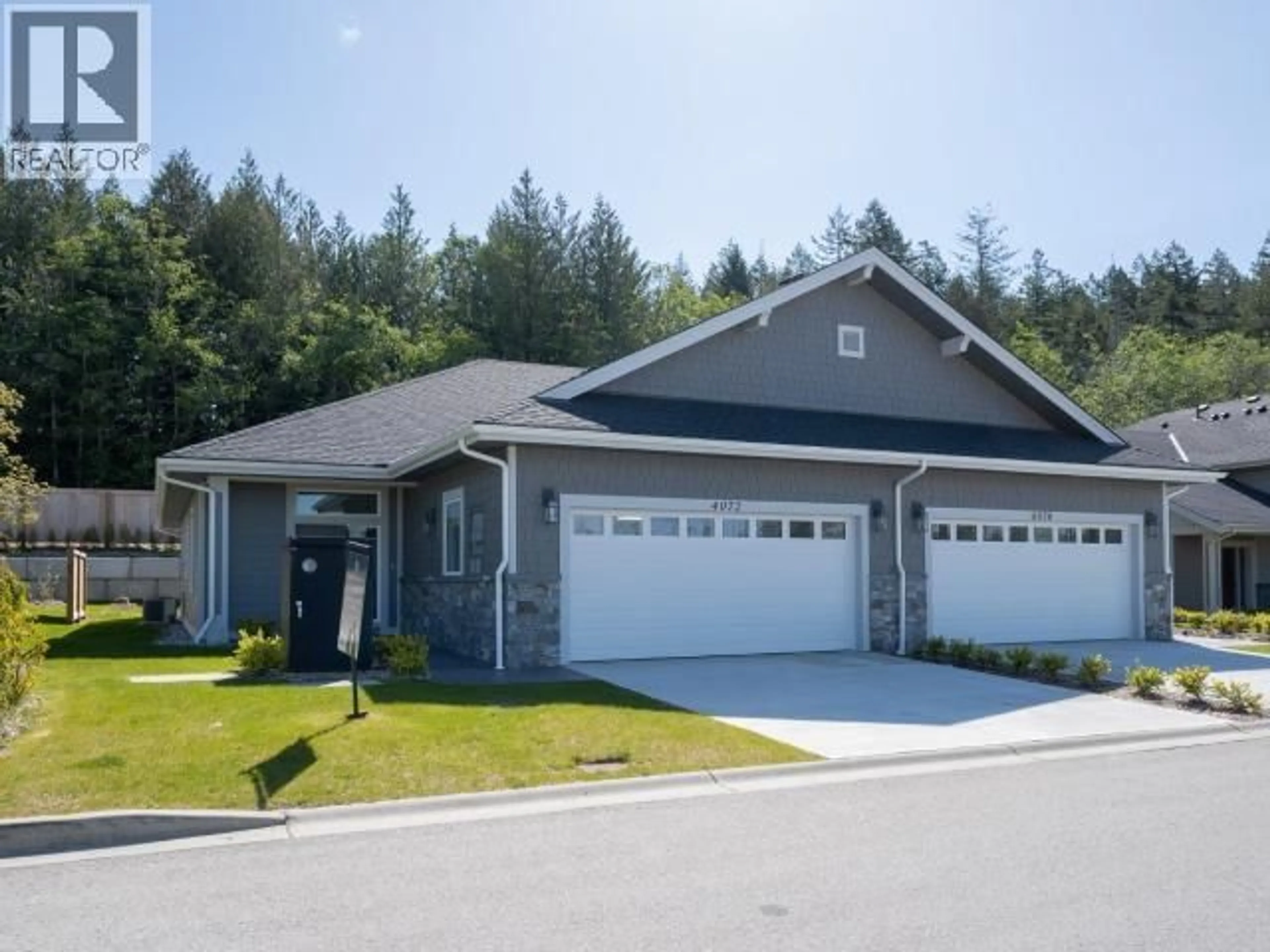 Home with vinyl exterior material, street for 4072 SATURNA AVE, Powell River British Columbia V8A5T4