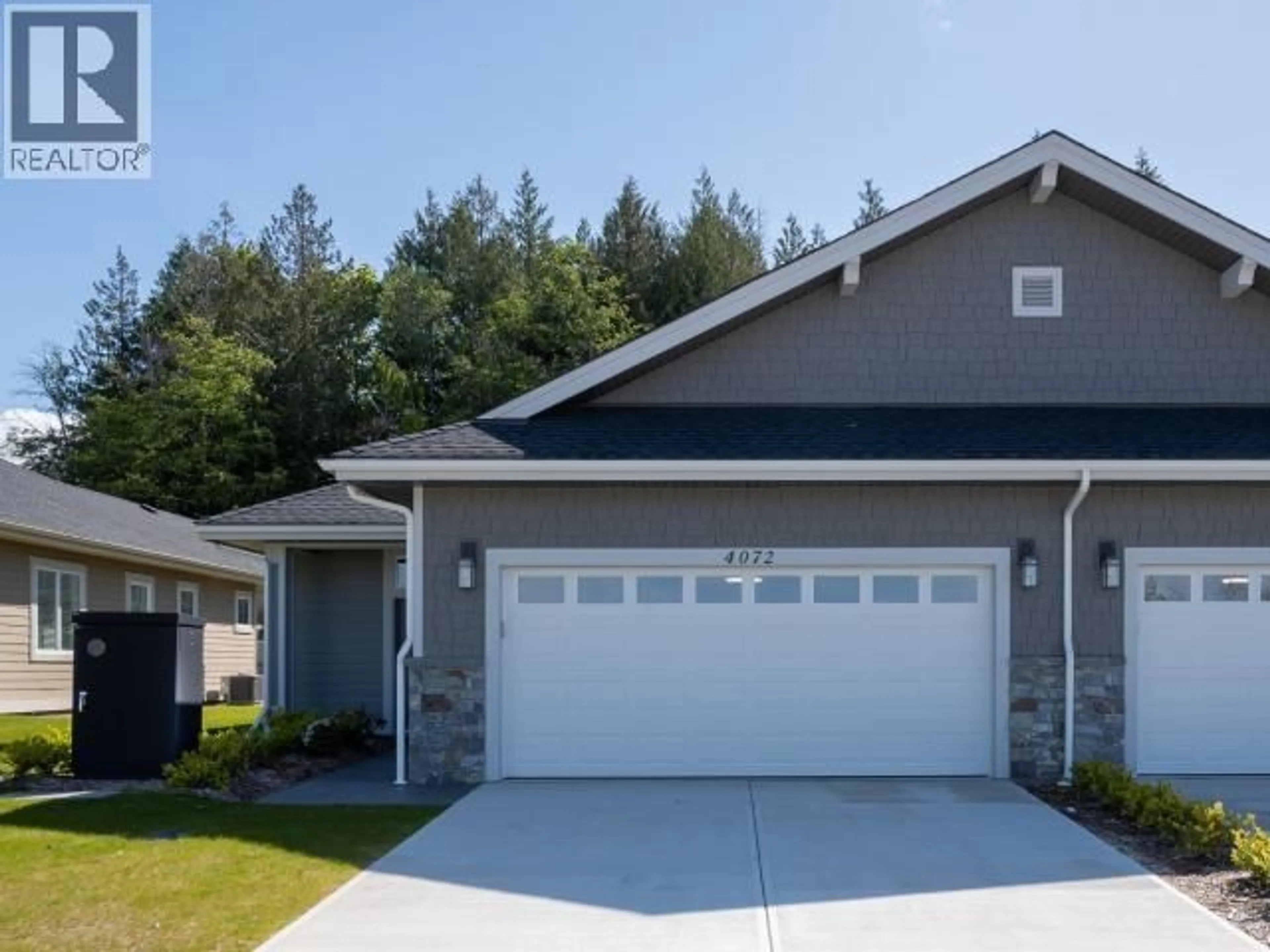Home with vinyl exterior material, street for 4072 SATURNA AVE, Powell River British Columbia V8A5T4