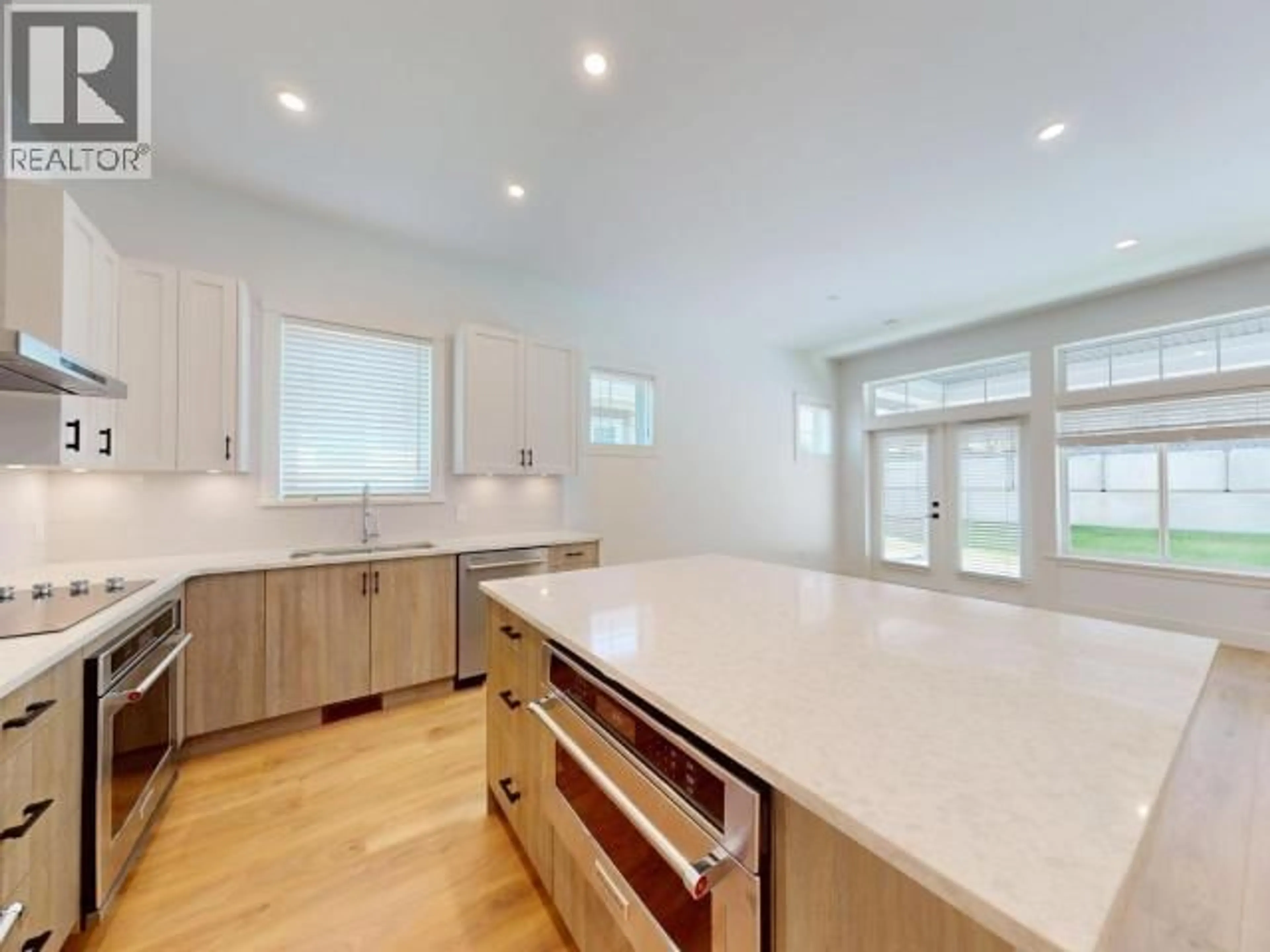 Open concept kitchen, unknown for 4072 SATURNA AVE, Powell River British Columbia V8A5T4