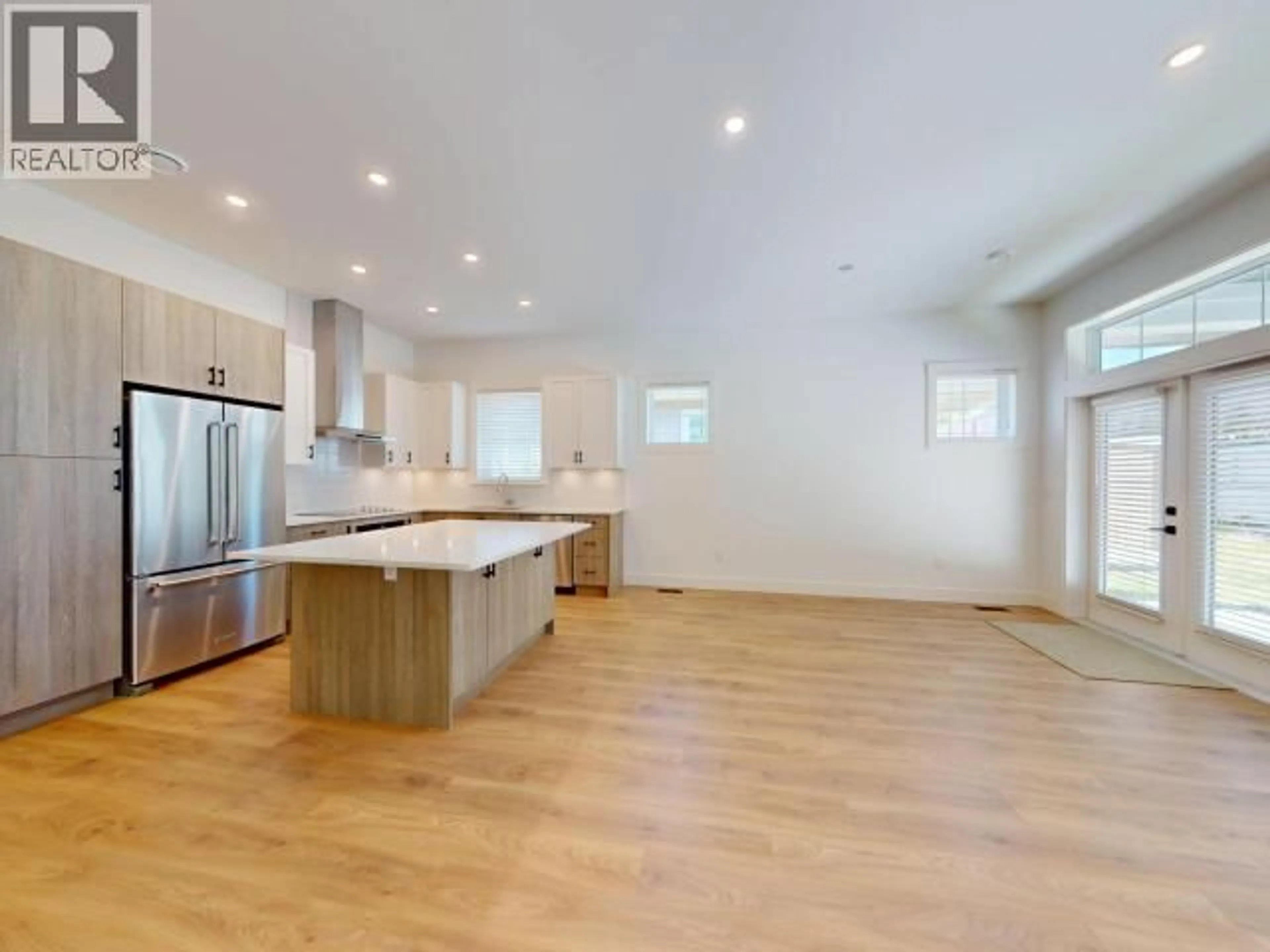 Open concept kitchen, unknown for 4072 SATURNA AVE, Powell River British Columbia V8A5T4
