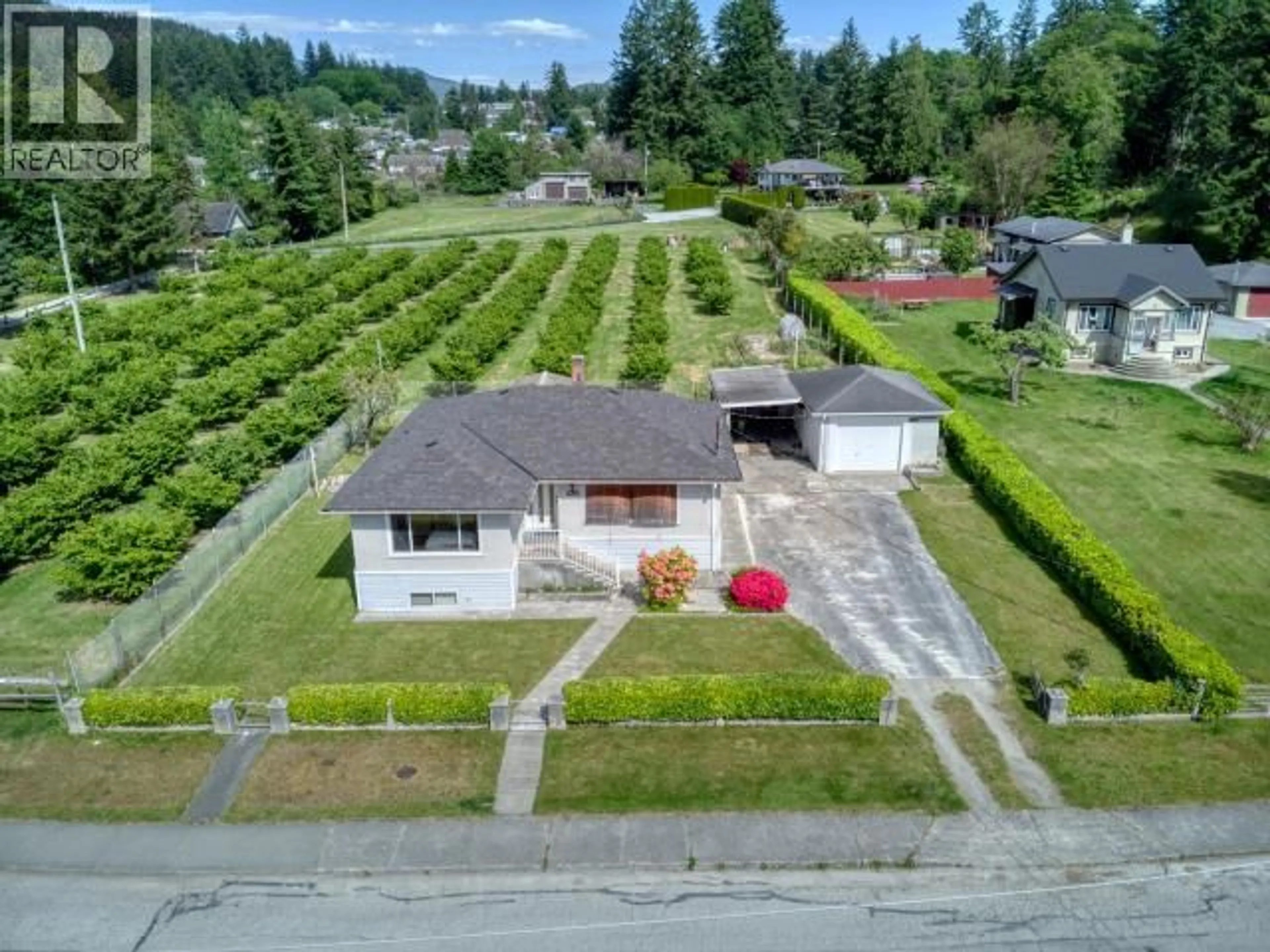 A pic from outside/outdoor area/front of a property/back of a property/a pic from drone, street for 6478 SUTHERLAND AVE, Powell River British Columbia V8A4W4