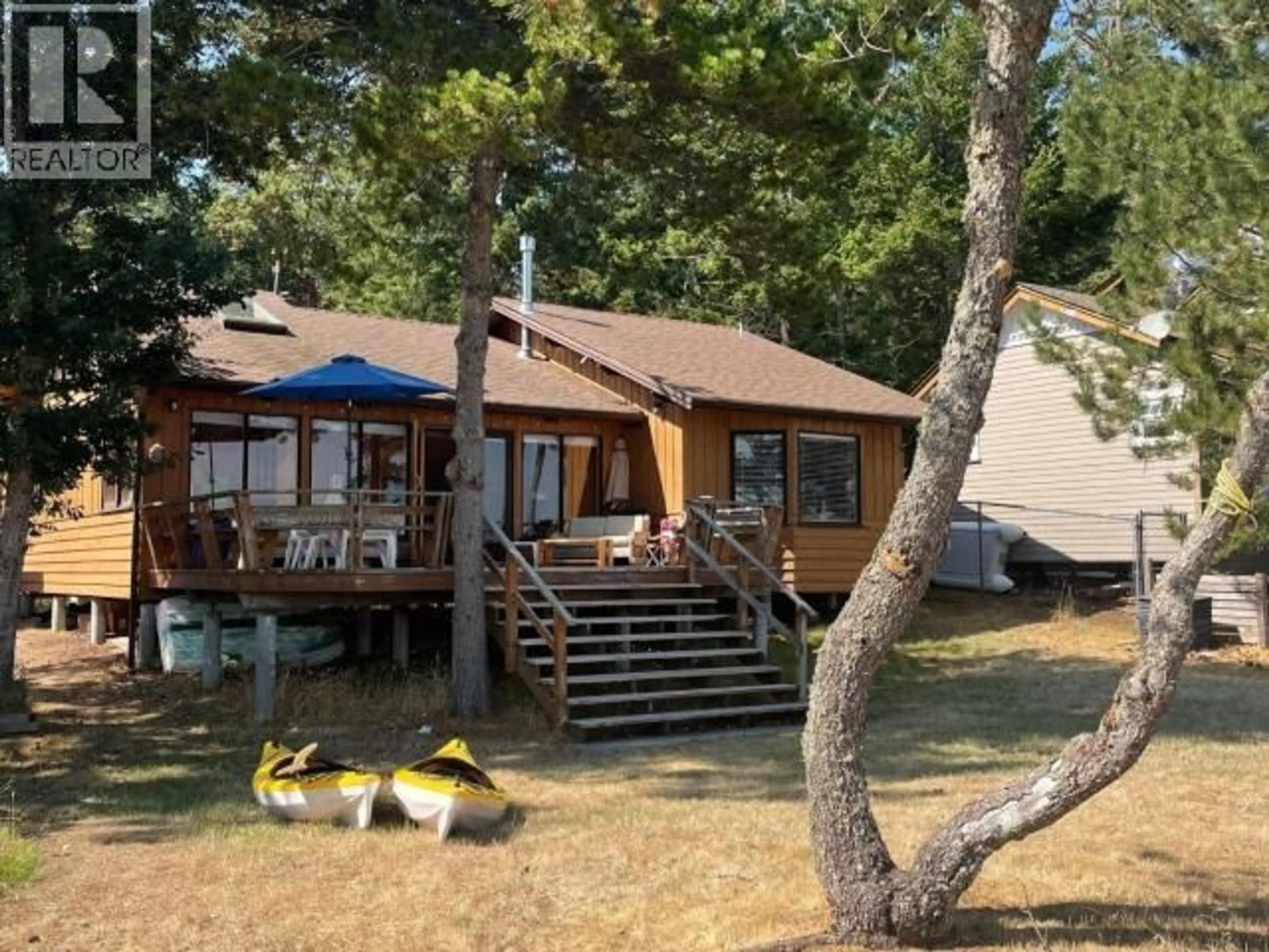 A pic from outside/outdoor area/front of a property/back of a property/a pic from drone, water/lake/river/ocean view for 940 HANSON LANE, Savary Island British Columbia V0N2G0