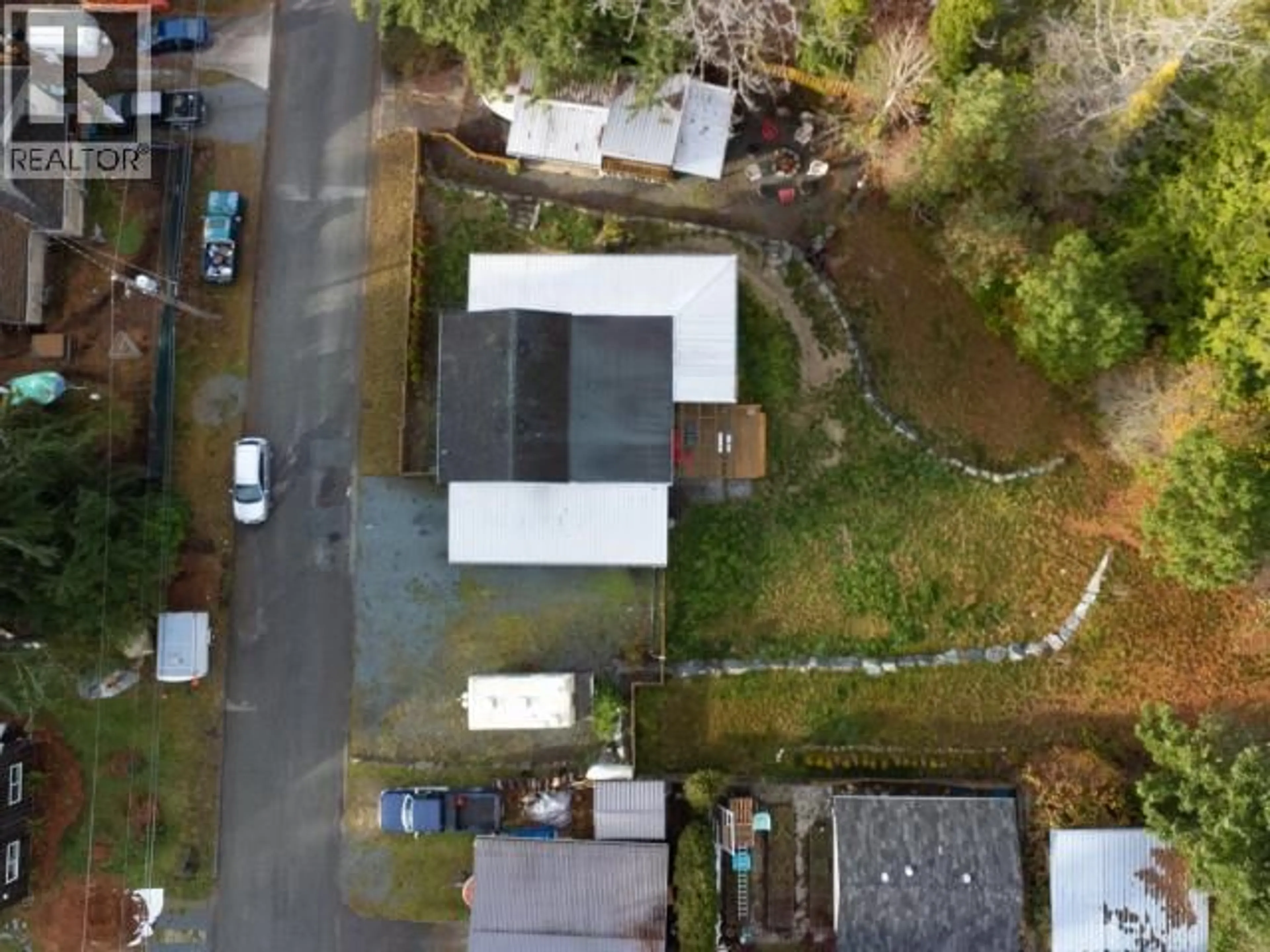 A pic from outside/outdoor area/front of a property/back of a property/a pic from drone, street for 6835 DRAKE STREET, Powell River British Columbia V8A3Y2