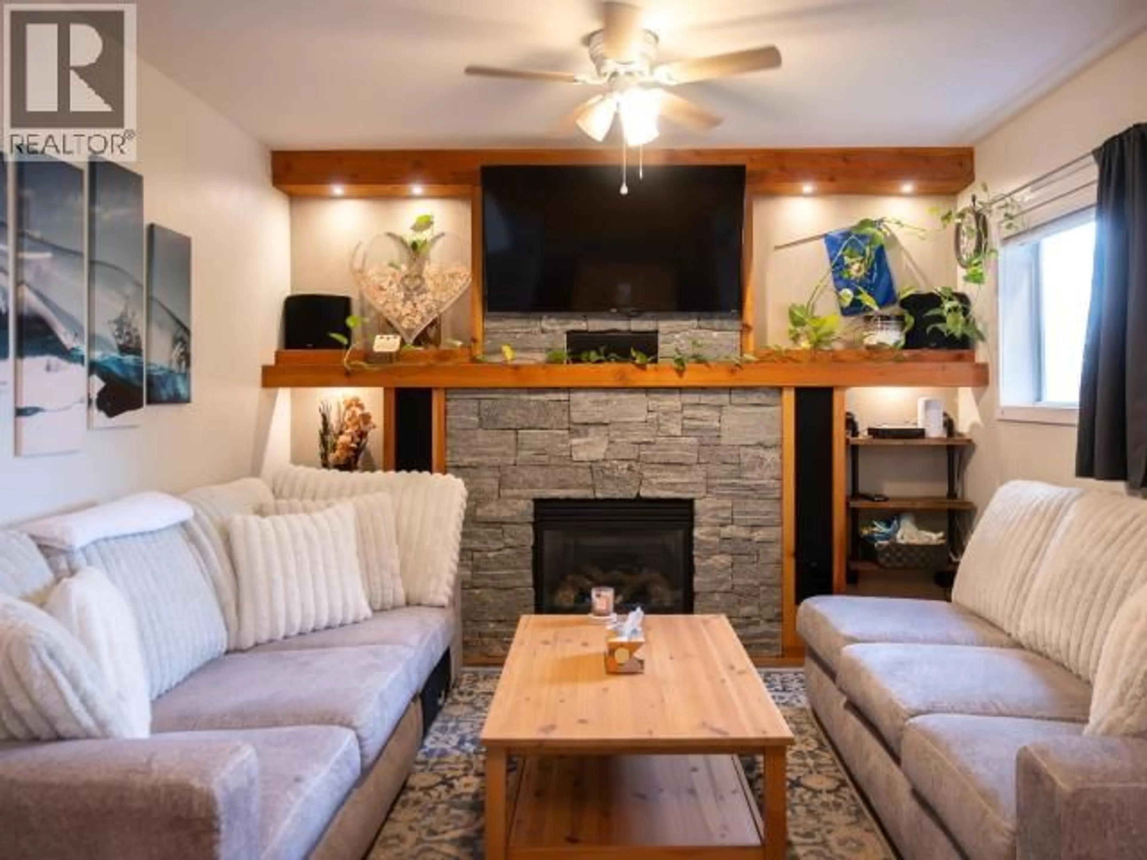 Living room with furniture, wood/laminate floor for 6835 DRAKE STREET, Powell River British Columbia V8A3Y2