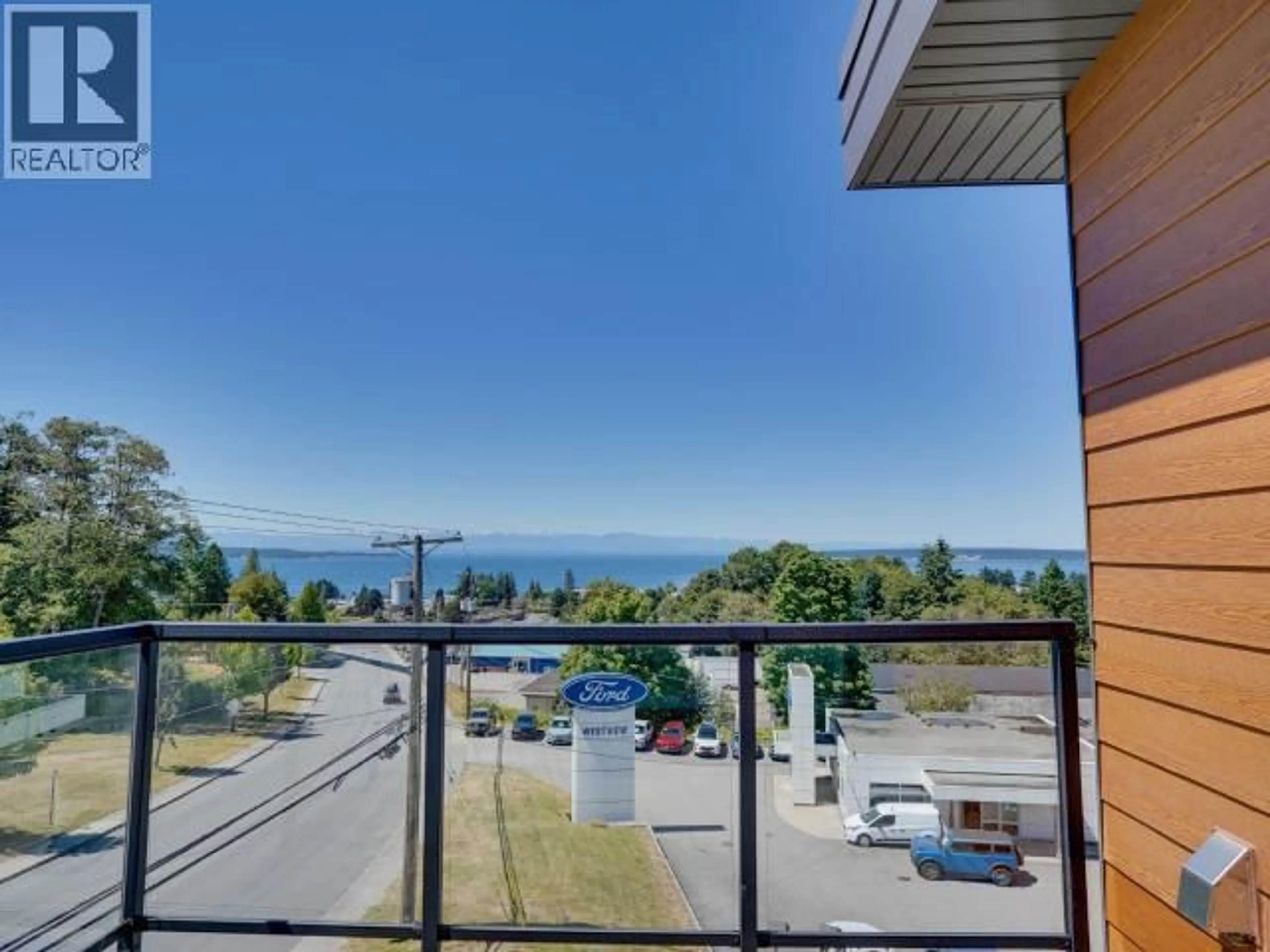 Balcony in the apartment, water/lake/river/ocean view for 7175 - 401 DUNCAN STREET, Powell River British Columbia V8A1W3
