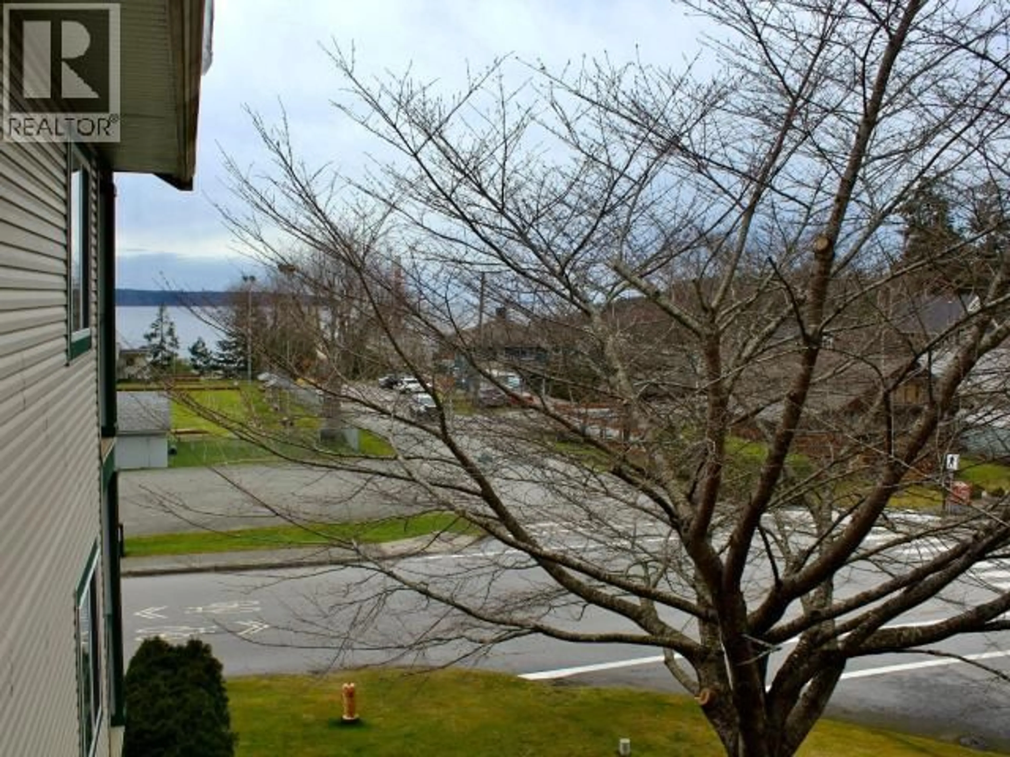 A pic from outside/outdoor area/front of a property/back of a property/a pic from drone, water/lake/river/ocean view for 301 - 5701 WILLOW AVE, Powell River British Columbia V8A5S6