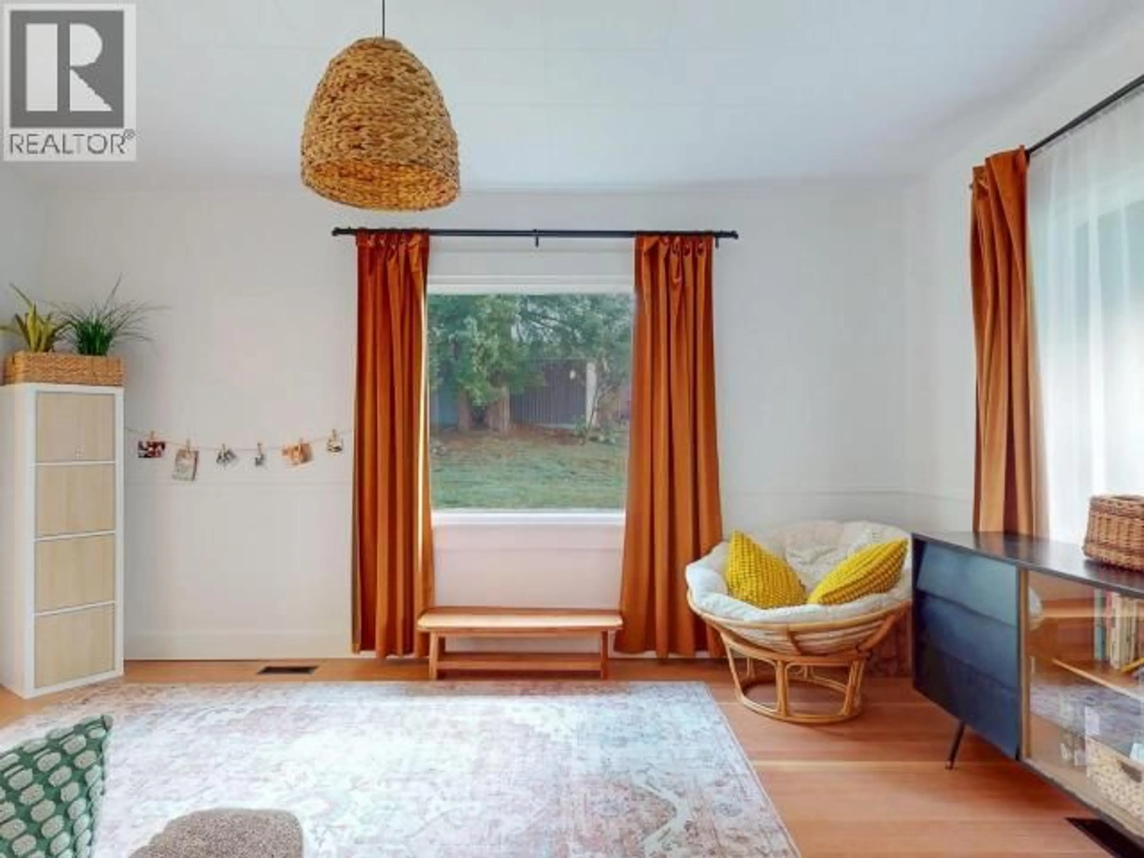 Living room with furniture, unknown for 5875 FRASER STREET, Powell River British Columbia V8A4T6