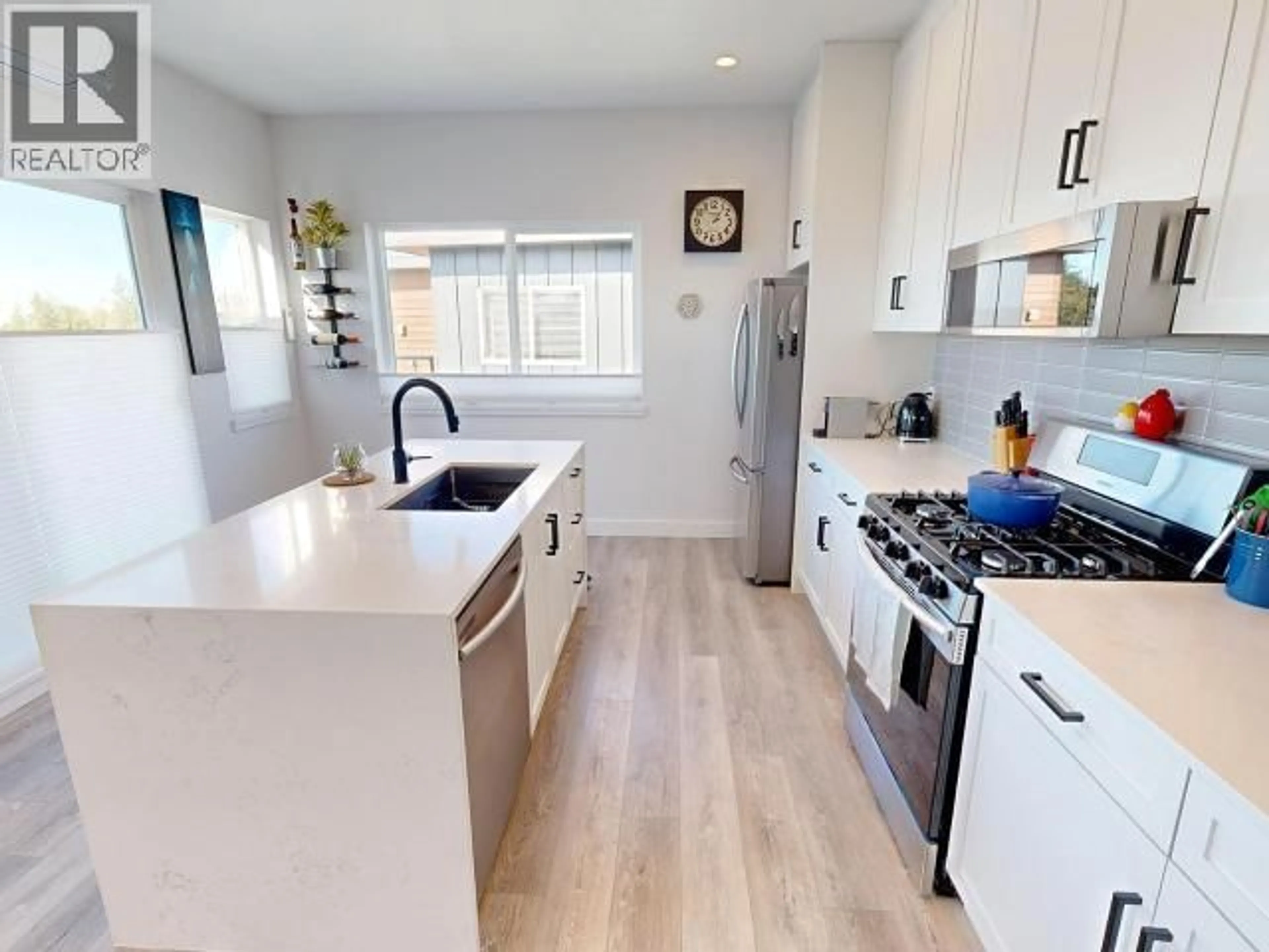 Open concept kitchen, unknown for 402 - 7175 DUNCAN STREET, Powell River British Columbia V8A1W3