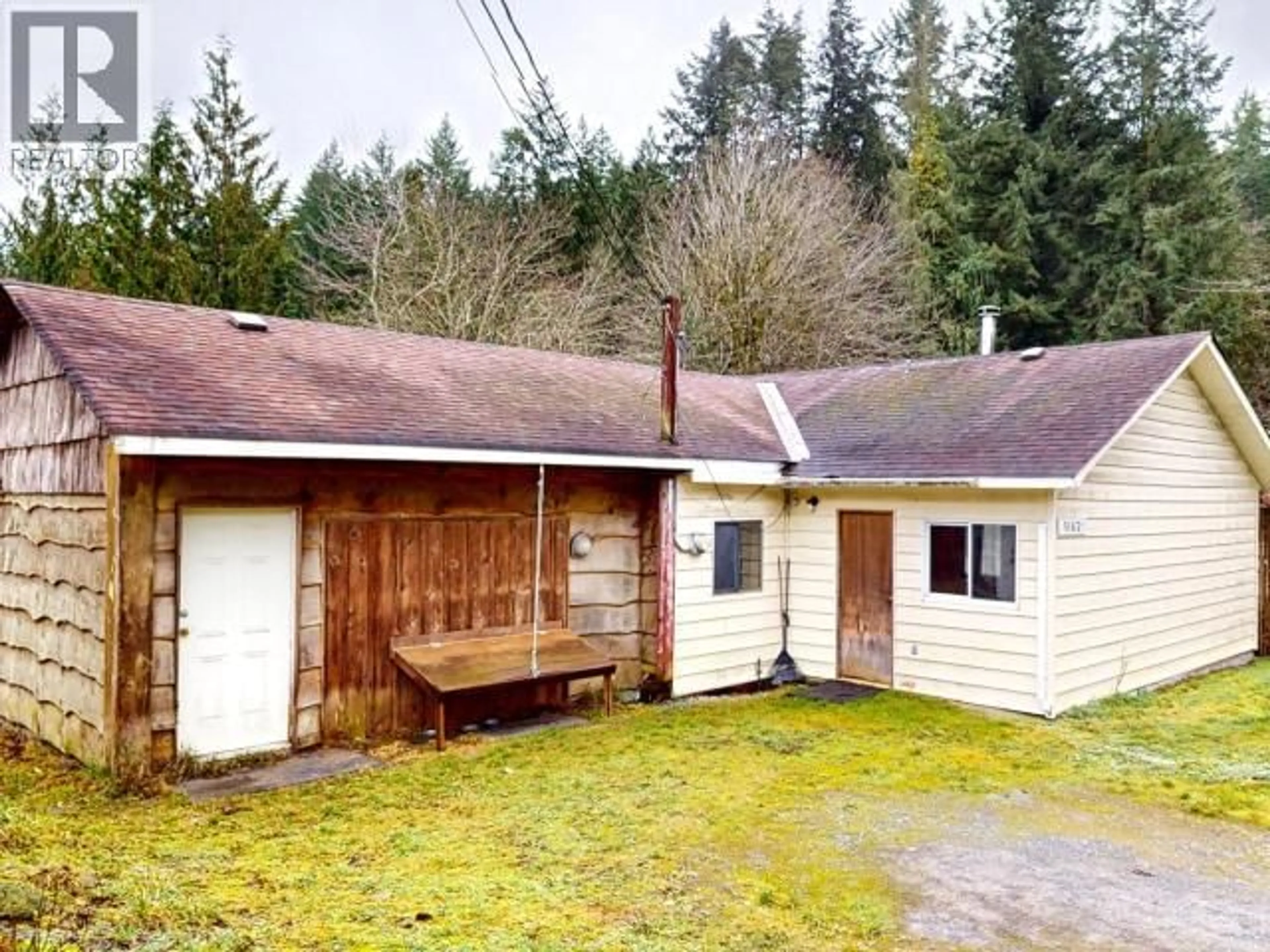 A pic from outside/outdoor area/front of a property/back of a property/a pic from drone, street for 5162 SELLENTIN STREET, Texada Island British Columbia V0N3K0