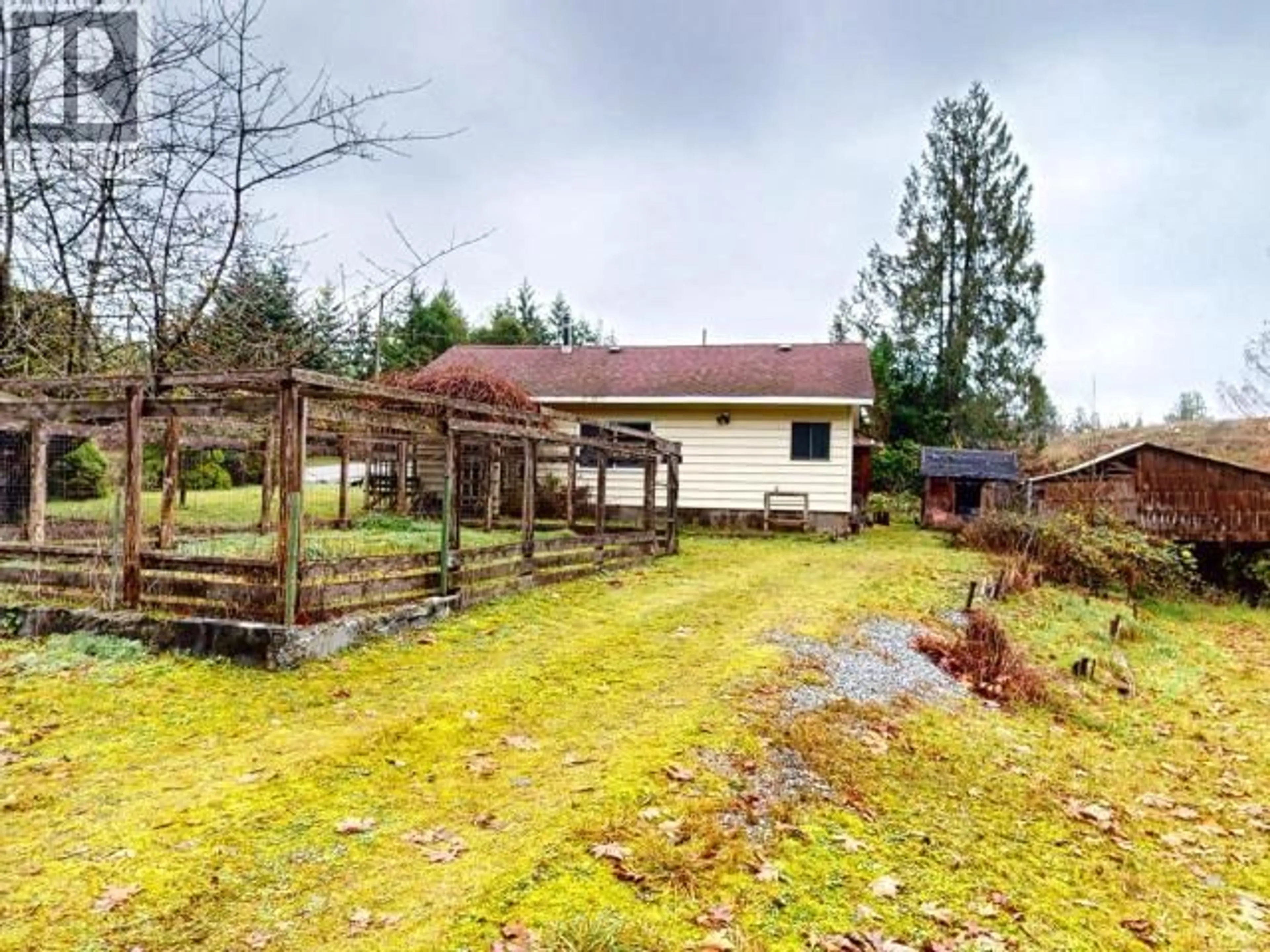 A pic from outside/outdoor area/front of a property/back of a property/a pic from drone, unknown for 5162 SELLENTIN STREET, Texada Island British Columbia V0N3K0