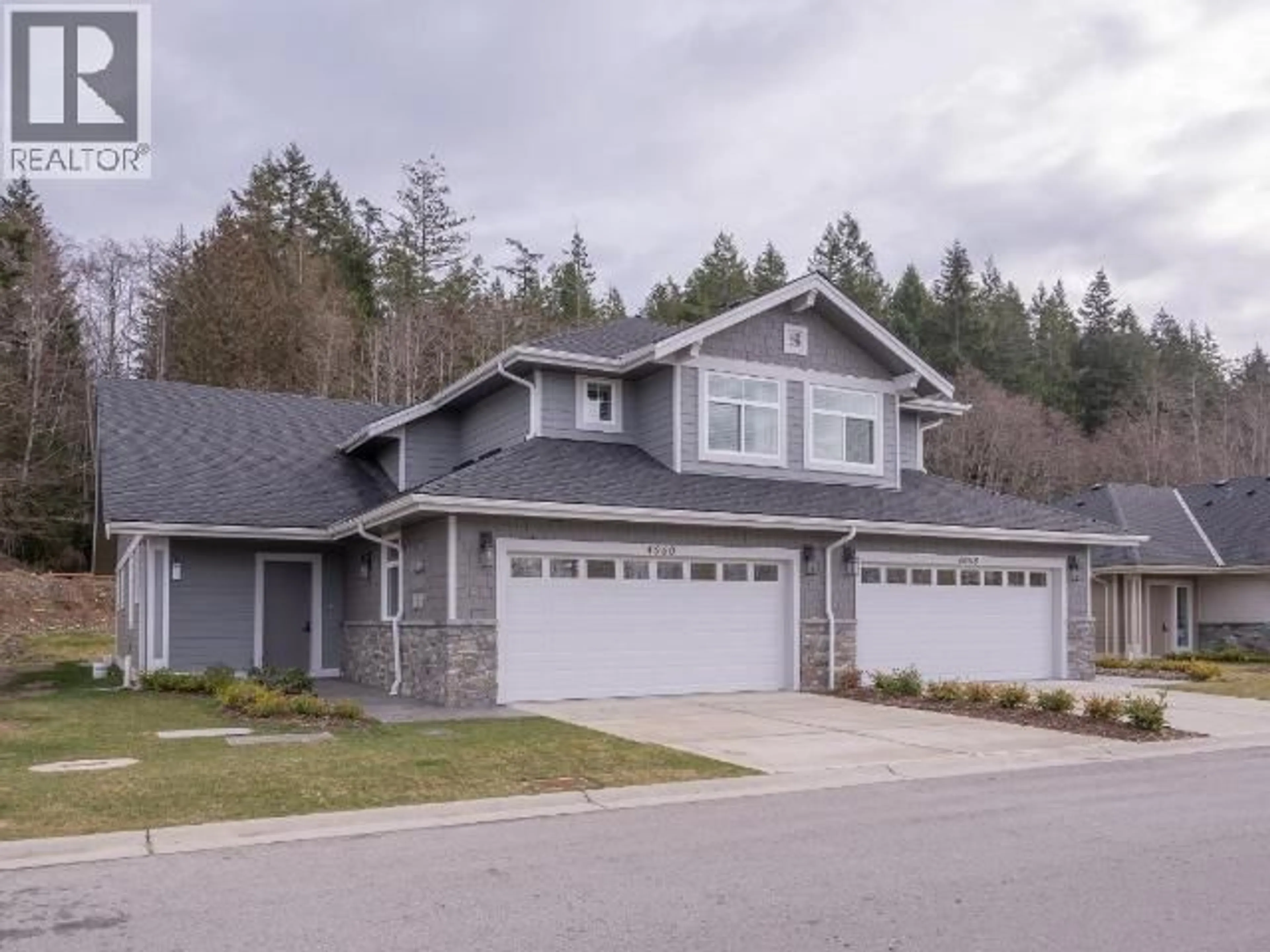 Home with vinyl exterior material, street for 4060 SATURNA AVE, Powell River British Columbia V8A5T4