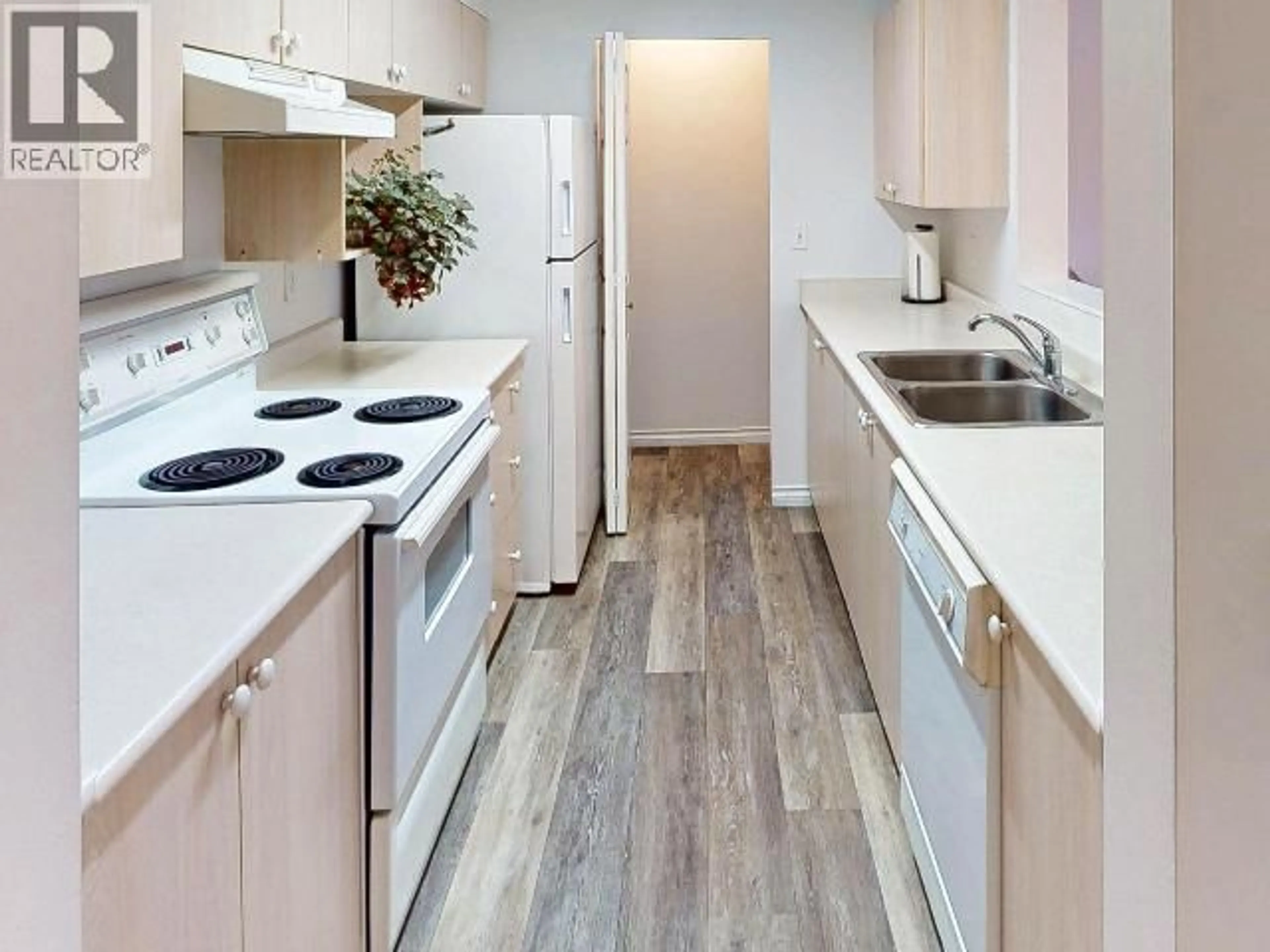 Standard kitchen, wood/laminate floor for 206 - 5701 WILLOW AVE, Powell River British Columbia