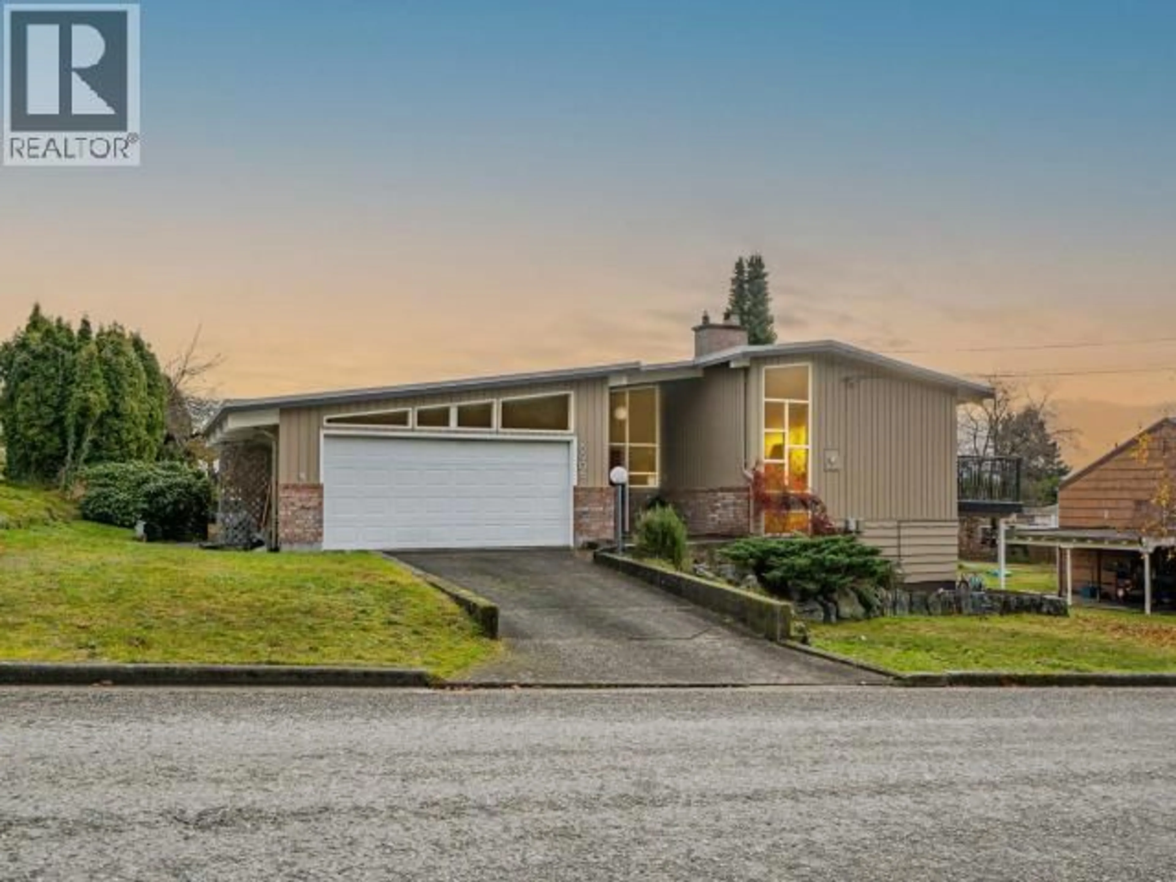 Home with vinyl exterior material, street for 6906 HAMMOND STREET, Powell River British Columbia V8A1R4