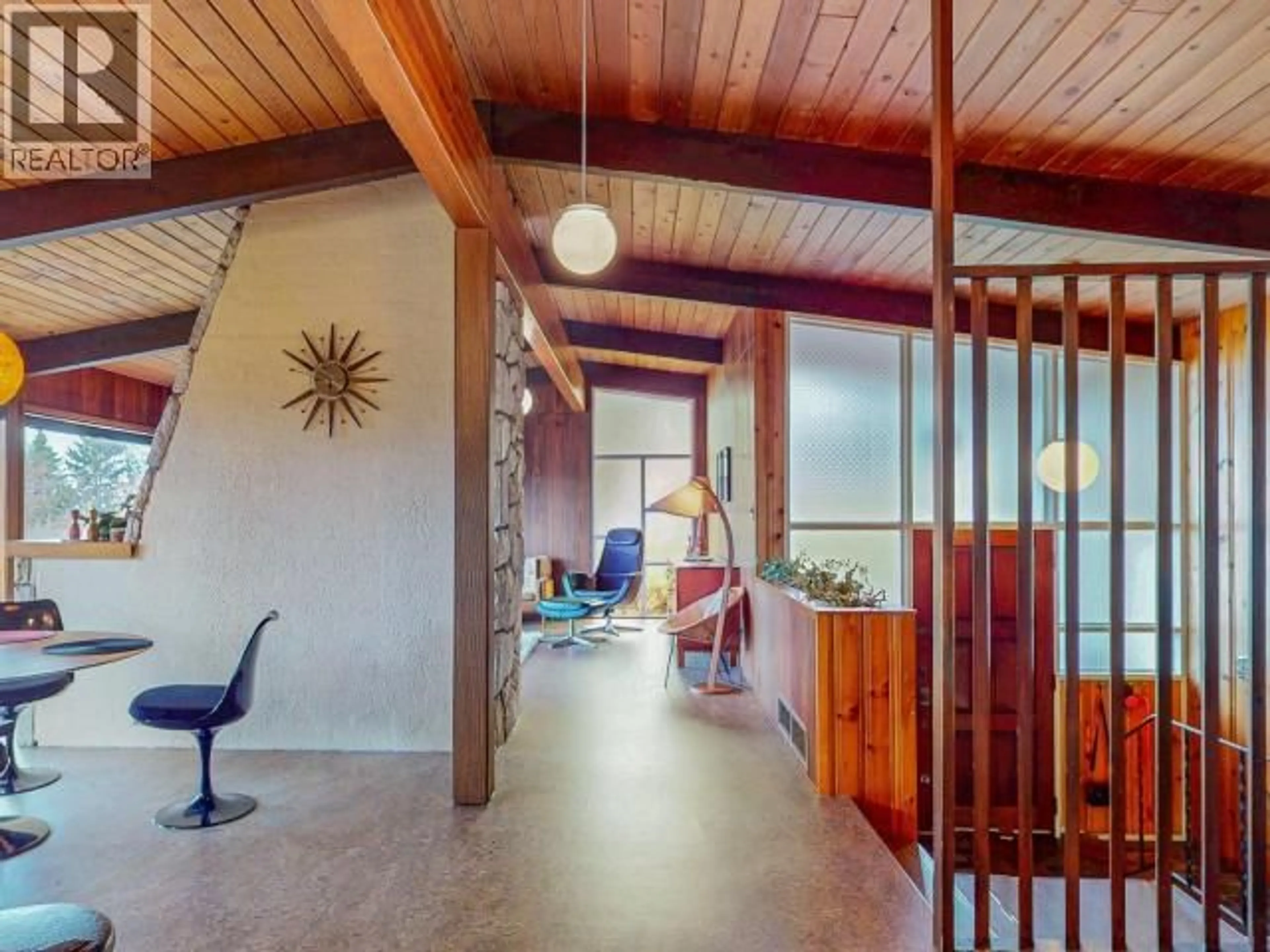 Indoor foyer for 6906 HAMMOND STREET, Powell River British Columbia V8A1R4