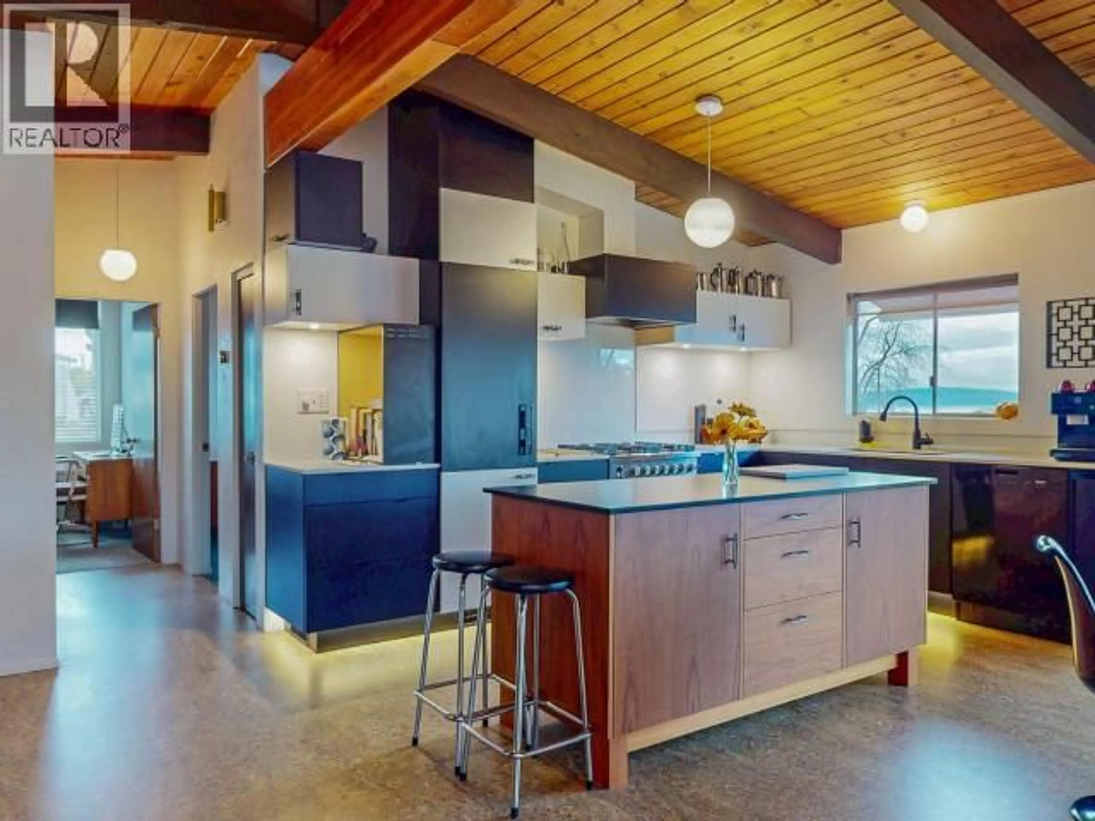 Contemporary kitchen, unknown for 6906 HAMMOND STREET, Powell River British Columbia V8A1R4