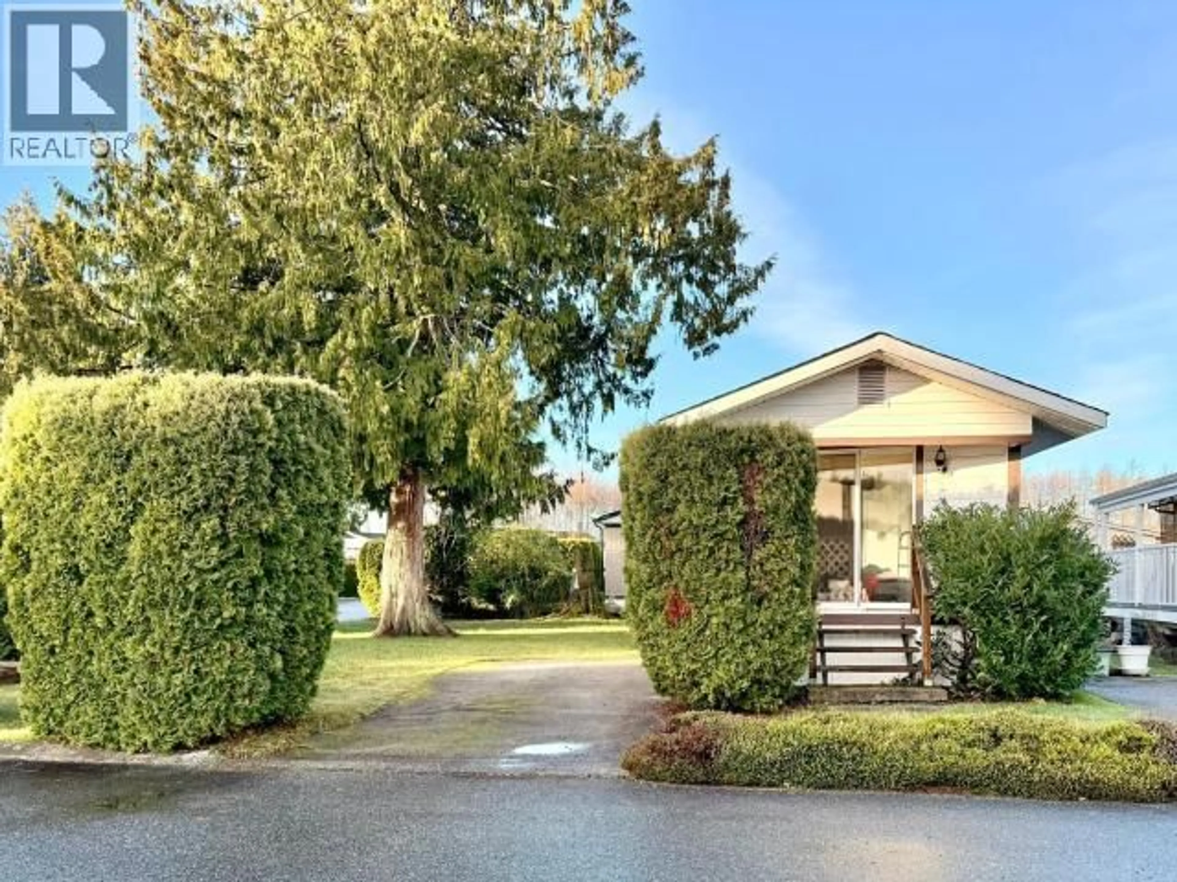 A pic from outside/outdoor area/front of a property/back of a property/a pic from drone, street for 41-7624 DUNCAN STREET, Powell River British Columbia V8A5L2