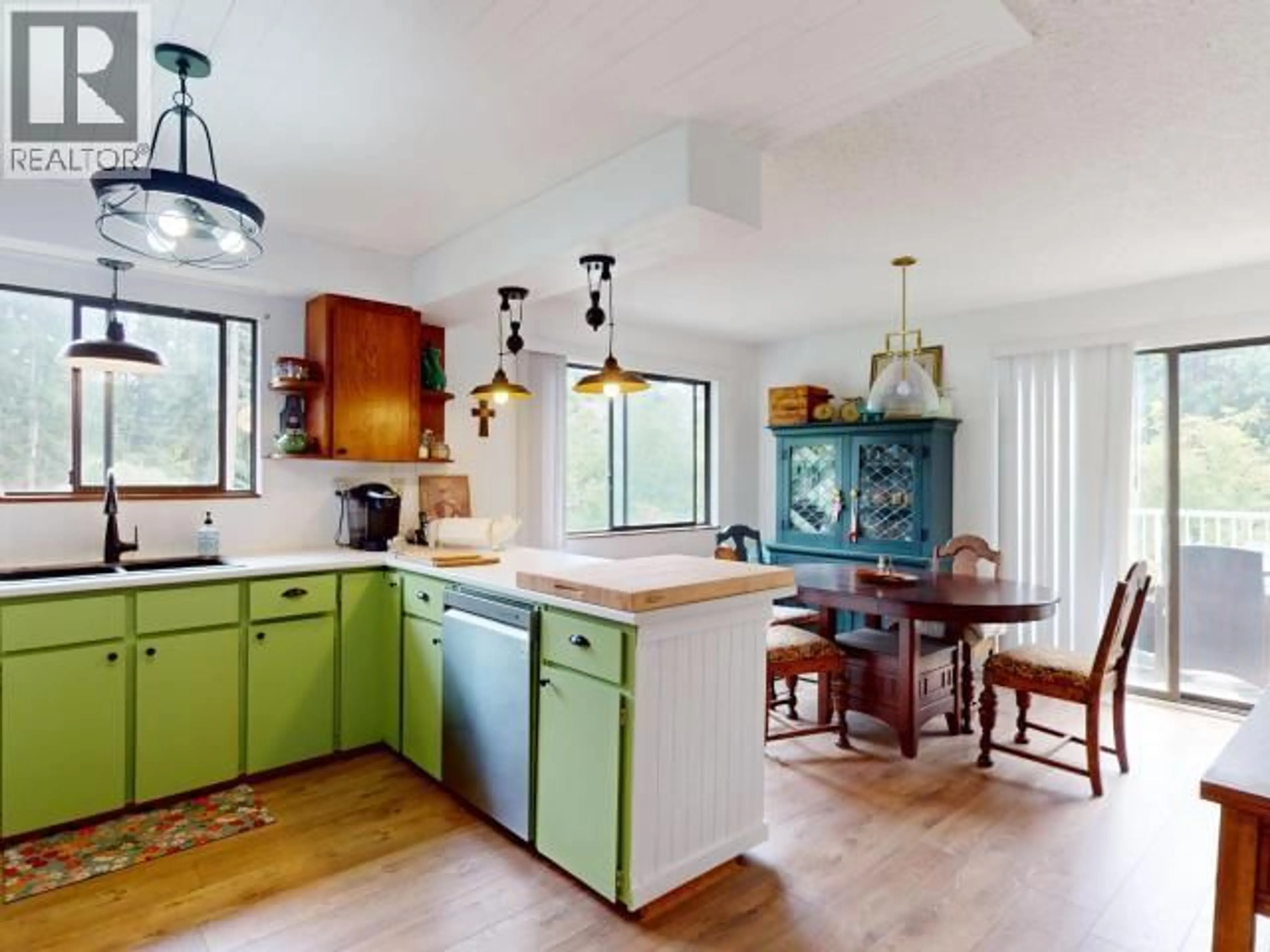 Open concept kitchen, unknown for 7889 HIGHWAY 101, Powell River British Columbia V8A0R7