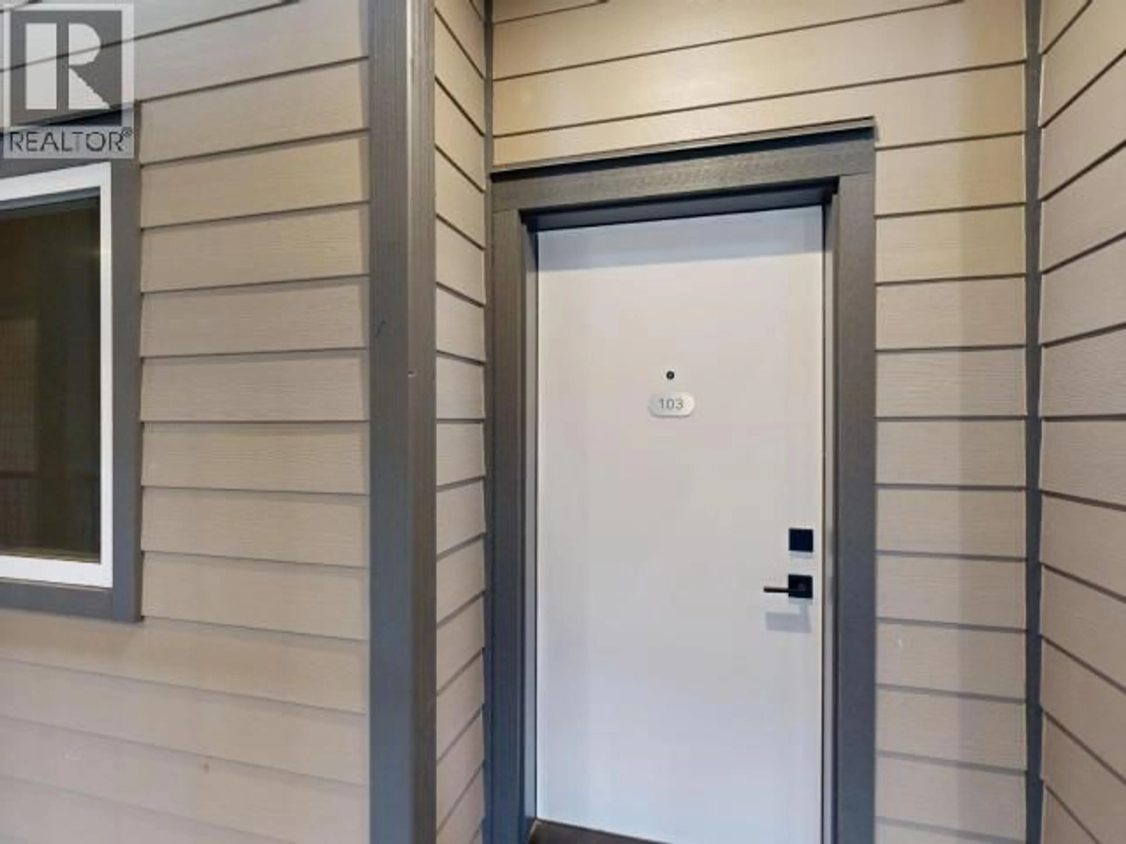 Indoor entryway for C103 - 6900 BURNABY STREET, Powell River British Columbia