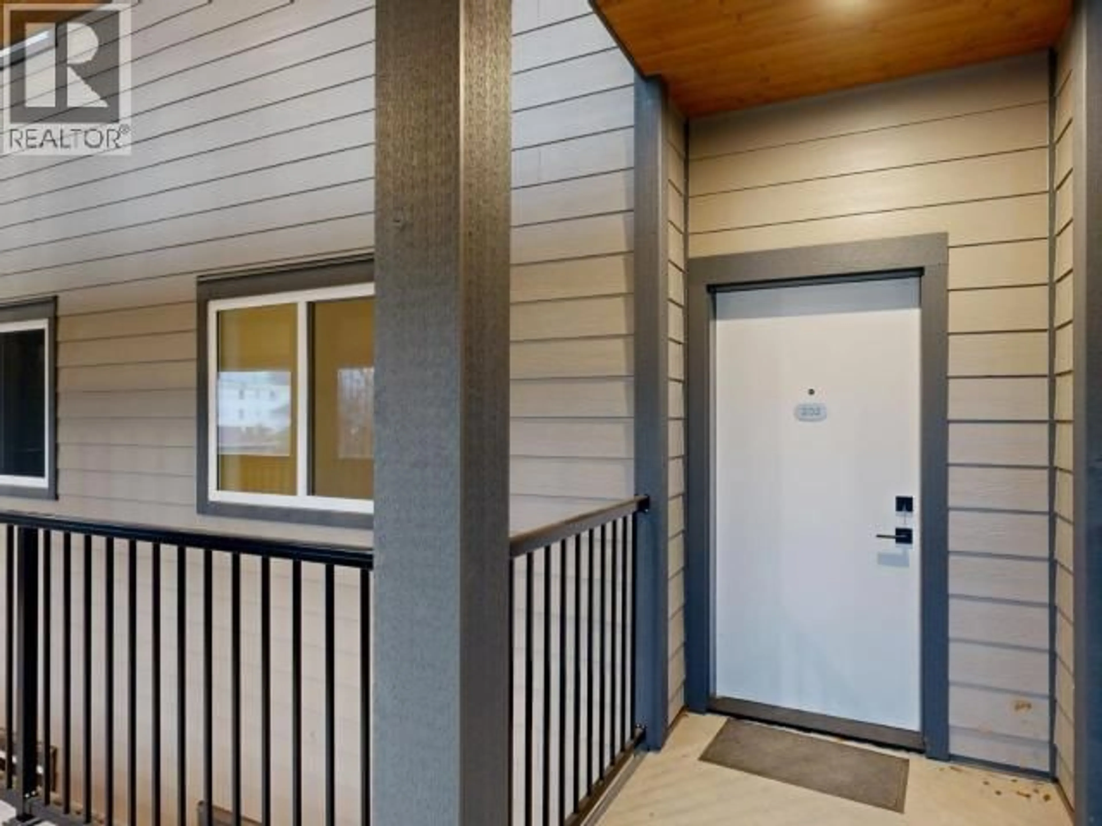 Indoor entryway for C202 - 6900 BURNABY STREET, Powell River British Columbia