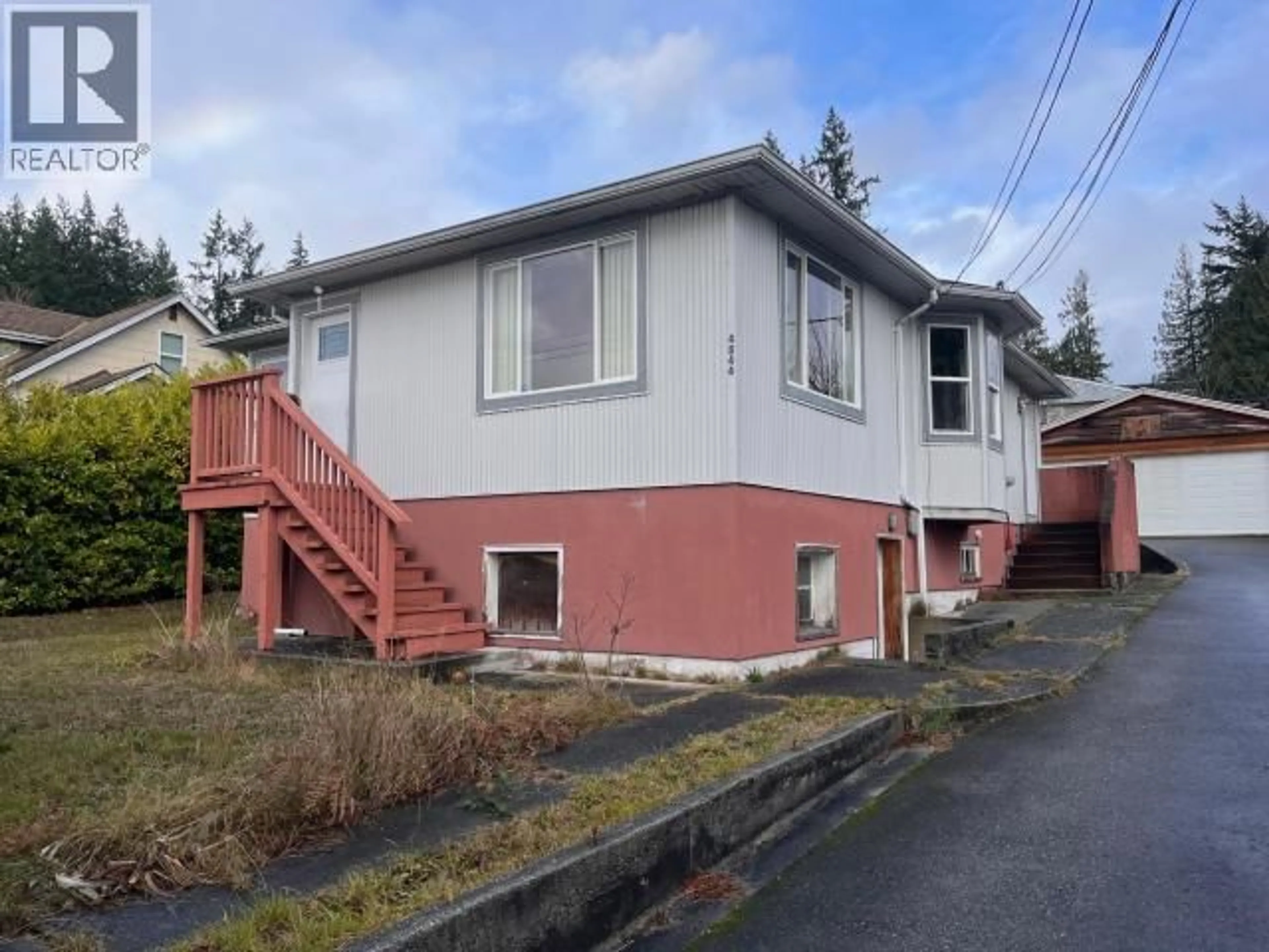 Home with vinyl exterior material, street for 4844 JOYCE AVE, Powell River British Columbia V8A3B8