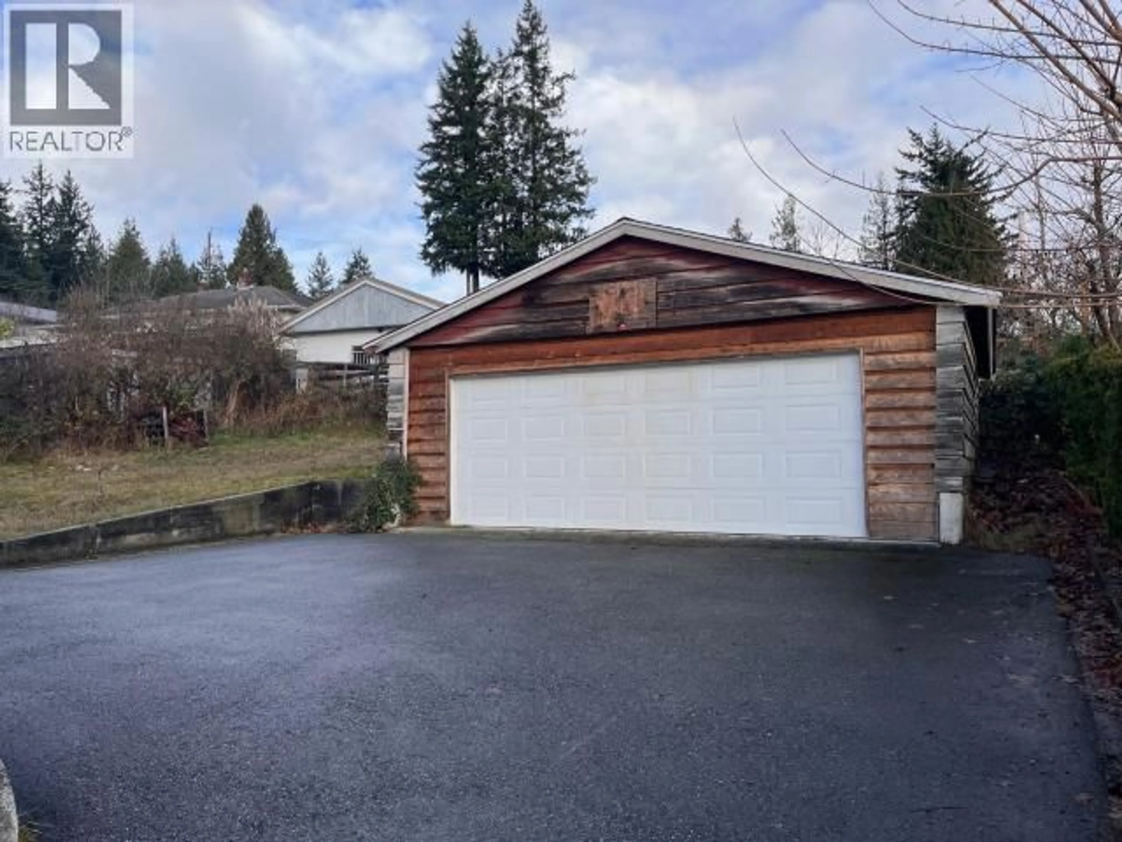 Indoor garage for 4844 JOYCE AVE, Powell River British Columbia V8A3B8