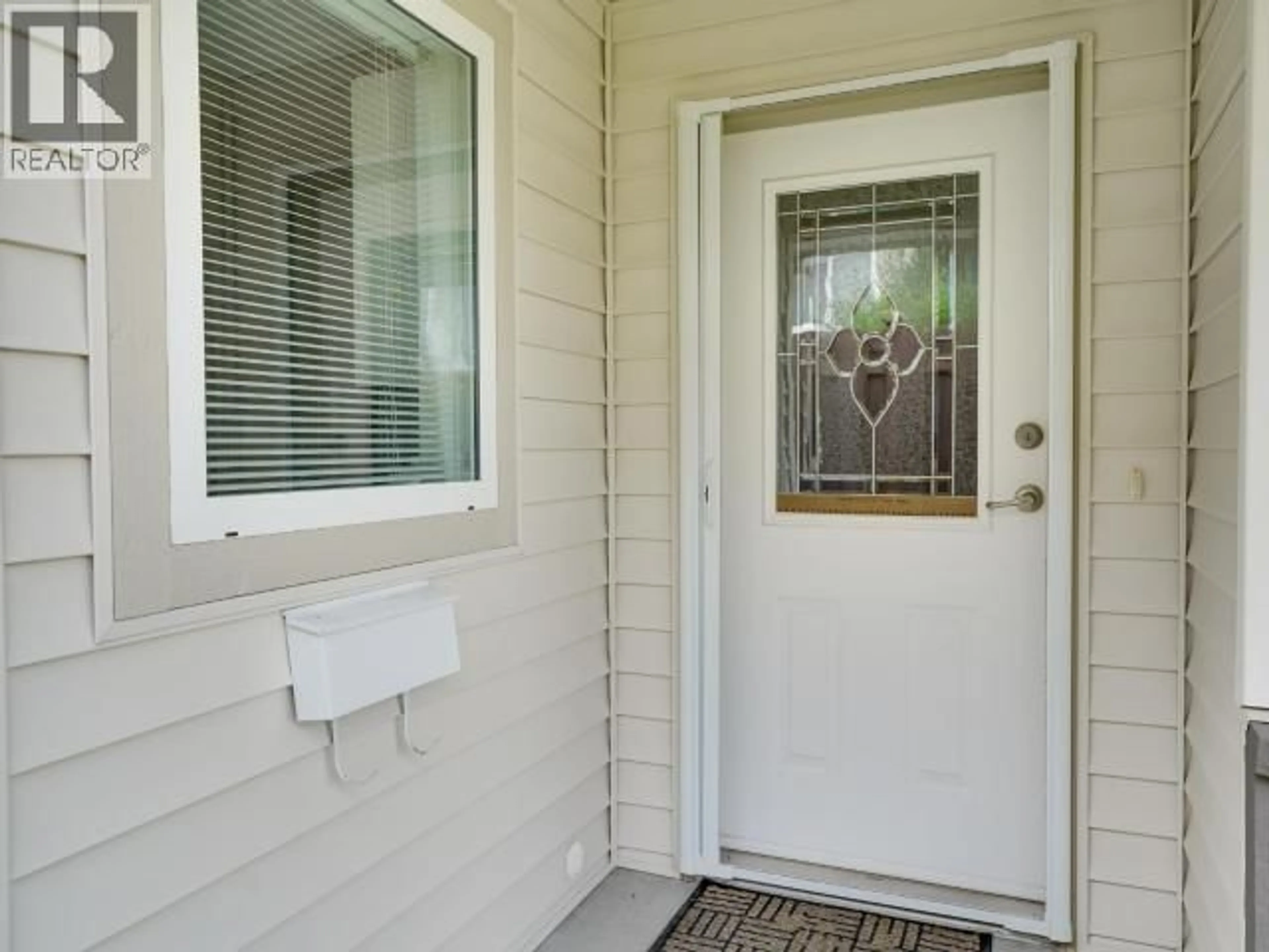 Indoor entryway for 24 - 4415 MANSON AVE, Powell River British Columbia V8A0A5
