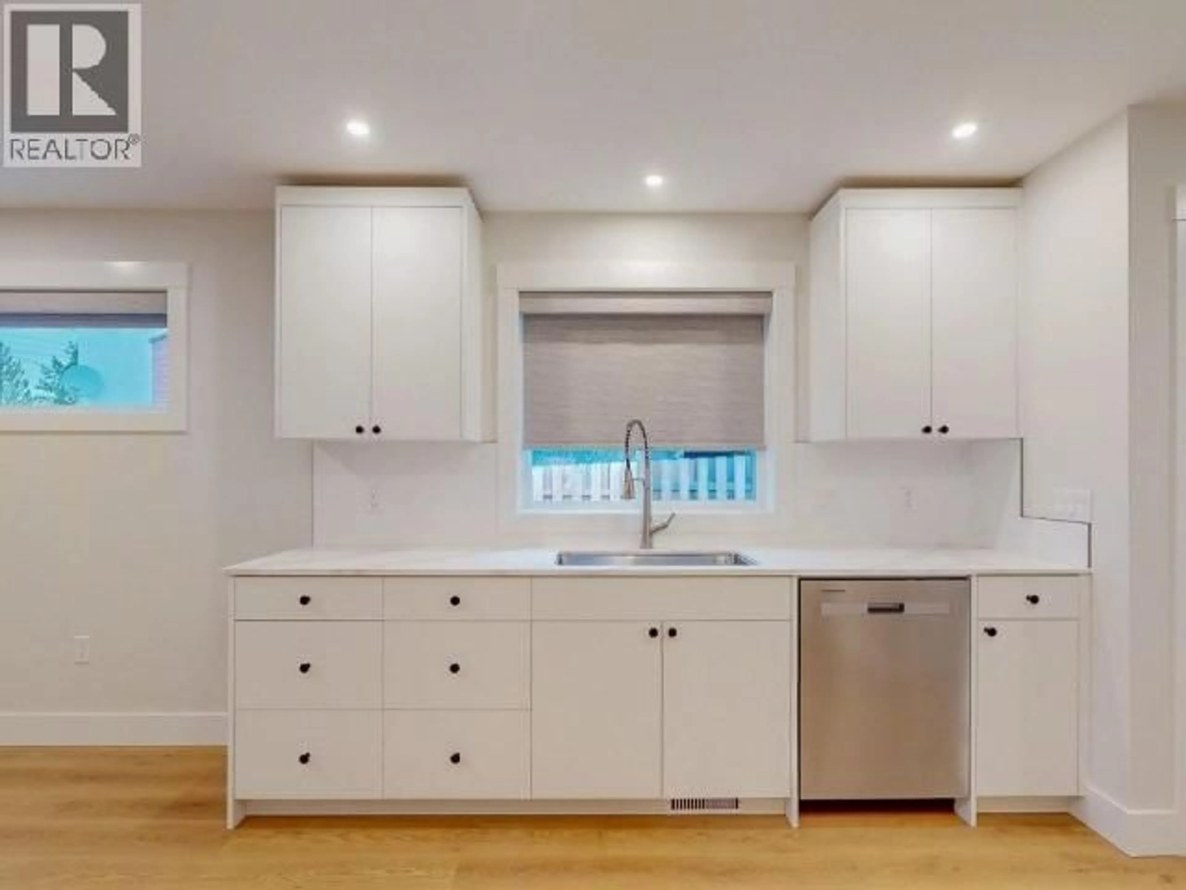 Open concept kitchen, unknown for 4678 COOK AVE, Powell River British Columbia V8A3M3