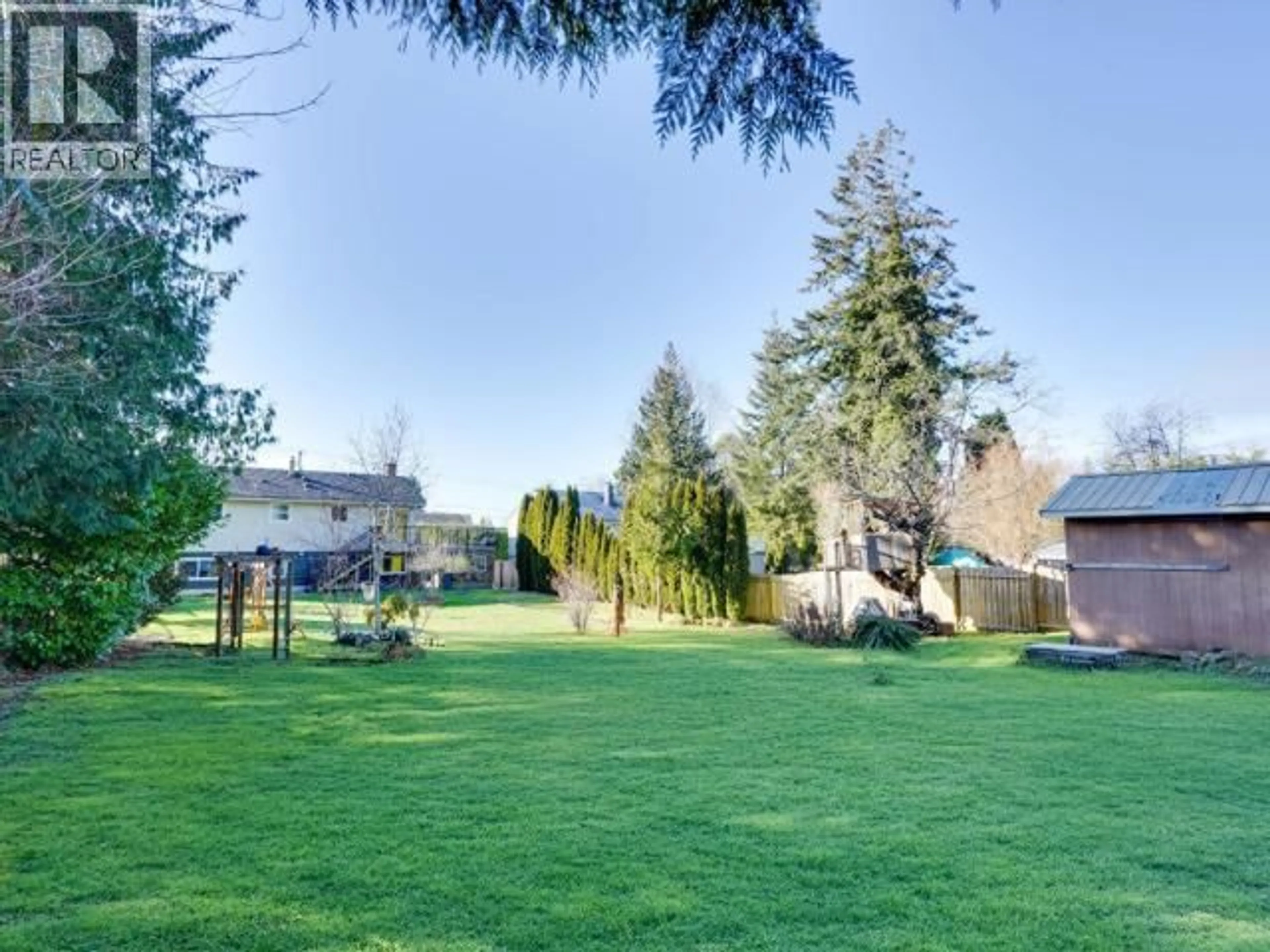 A pic from outside/outdoor area/front of a property/back of a property/a pic from drone, mountain view for 4172 MANSON AVE, Powell River British Columbia V8A3M5