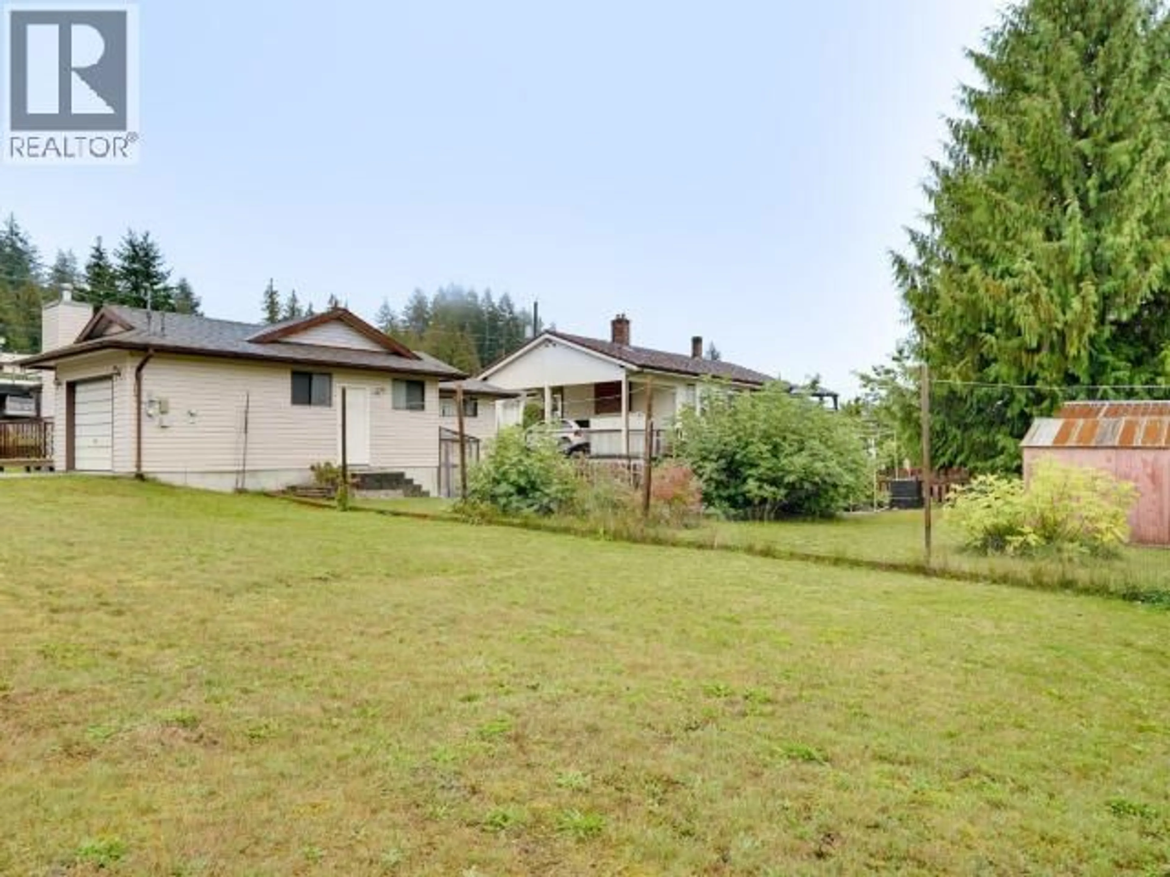 A pic from outside/outdoor area/front of a property/back of a property/a pic from drone, mountain view for 4781 REDONDA AVE, Powell River British Columbia V8G5L7