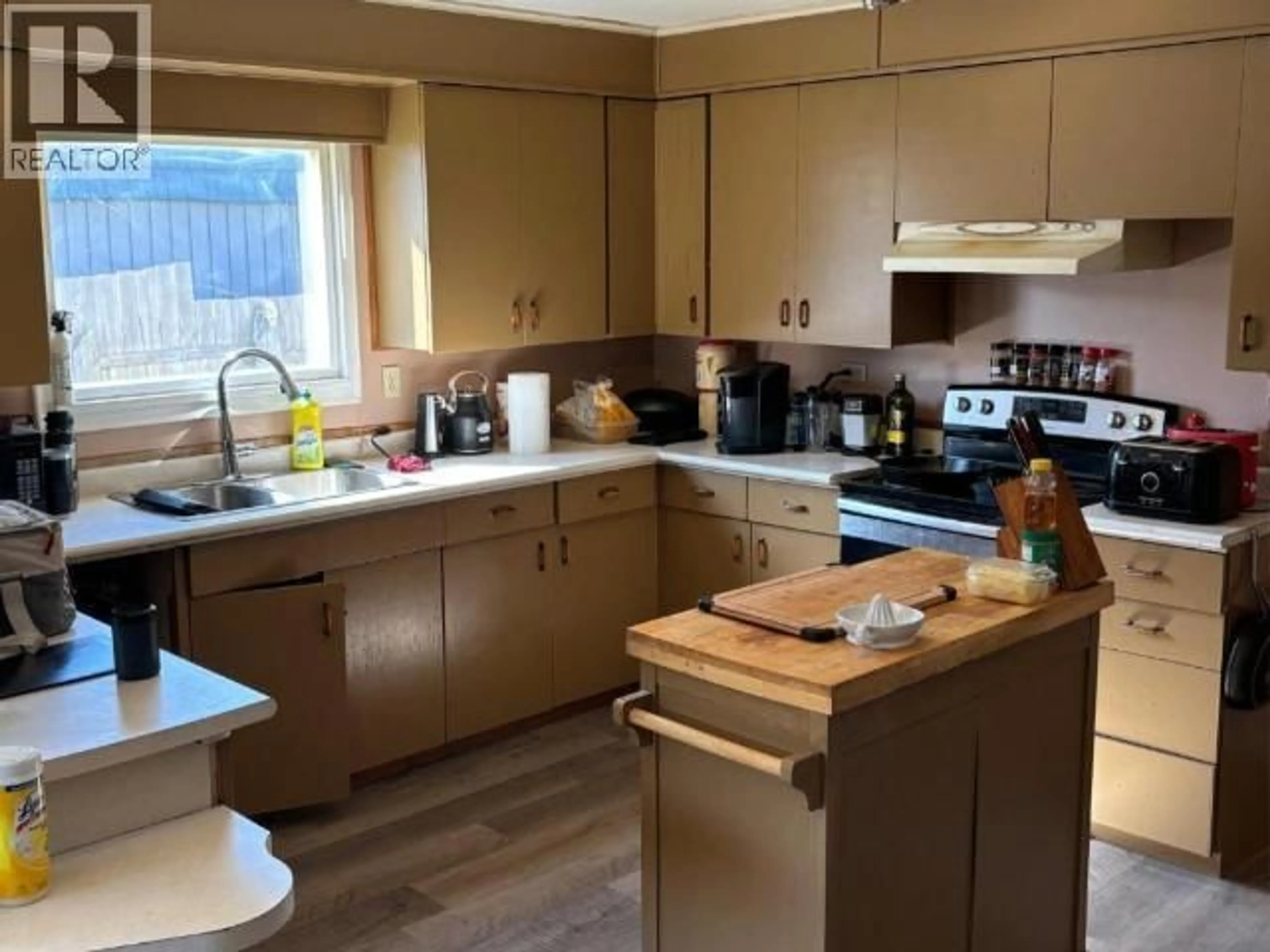Standard kitchen, wood/laminate floor for 1990 WATERMAN AVE, Texada Island British Columbia V0N1W0