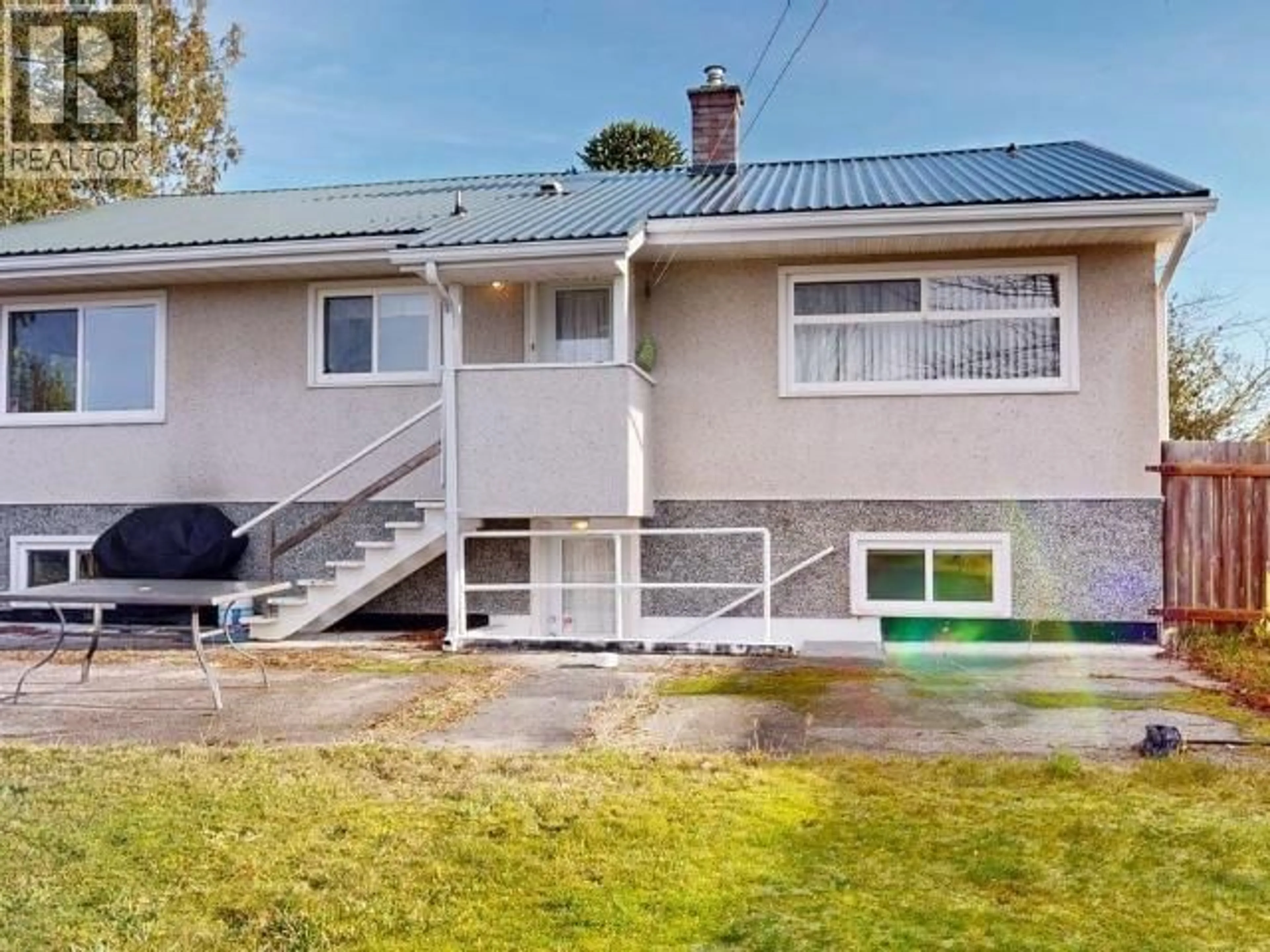 A pic from outside/outdoor area/front of a property/back of a property/a pic from drone, unknown for 4485 CUMBERLAND PLACE, Powell River British Columbia V8A2X3