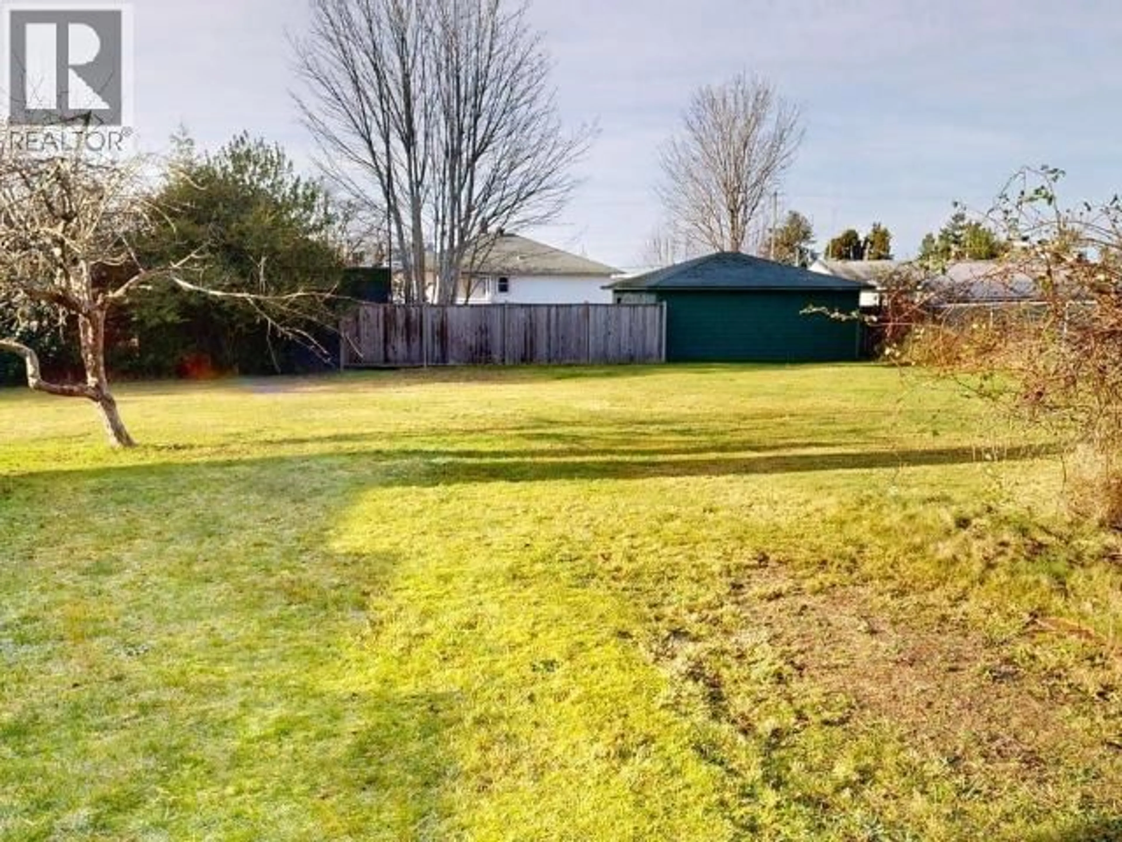 A pic from outside/outdoor area/front of a property/back of a property/a pic from drone, unknown for 4485 CUMBERLAND PLACE, Powell River British Columbia V8A2X3
