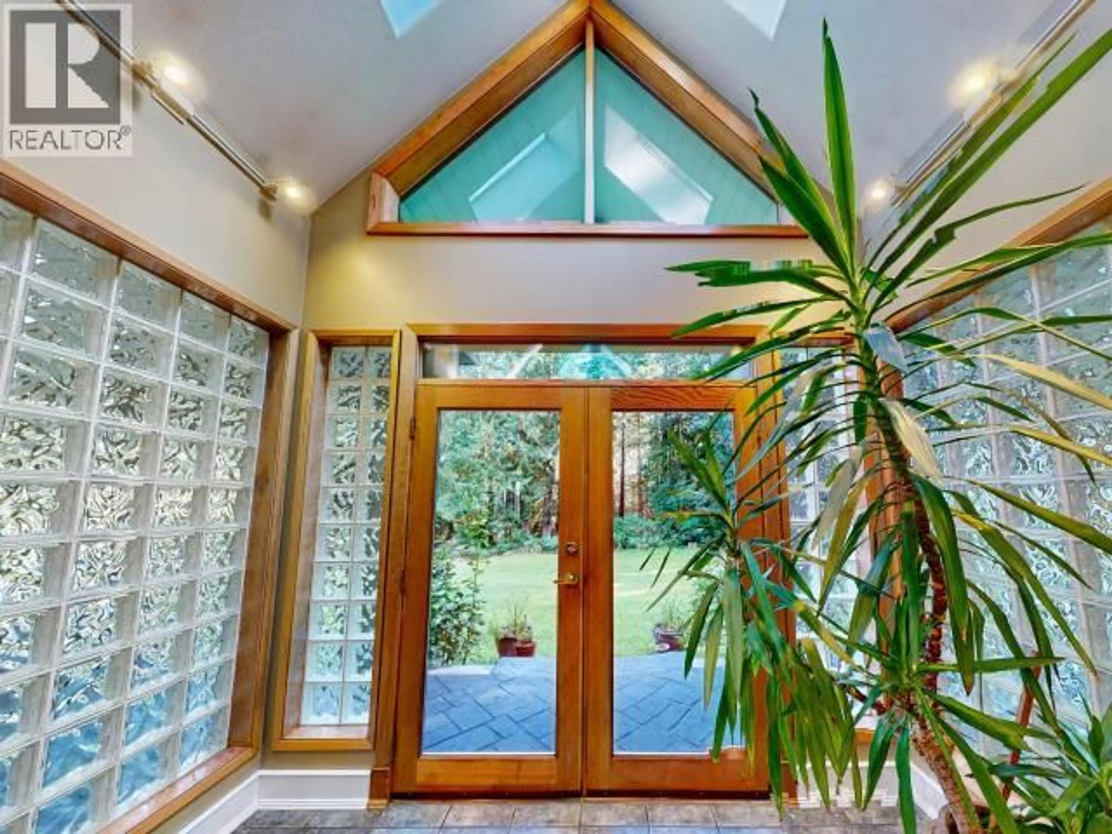 Indoor foyer for 7734 MC AULAY ROAD, Powell River British Columbia V8A0R4