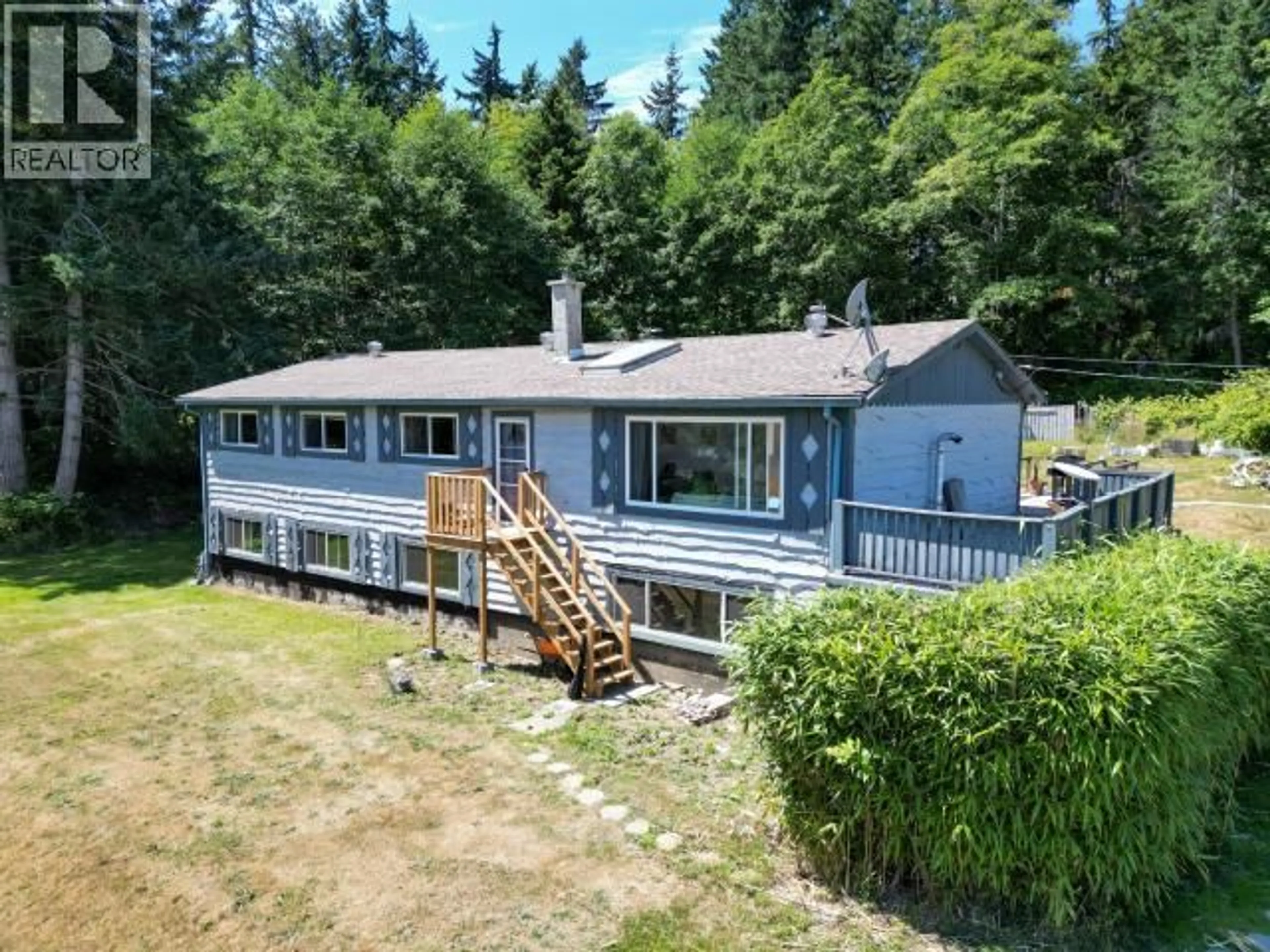 A pic from outside/outdoor area/front of a property/back of a property/a pic from drone, water/lake/river/ocean view for 3008 ASH STREET, Texada Island British Columbia V0N1W0
