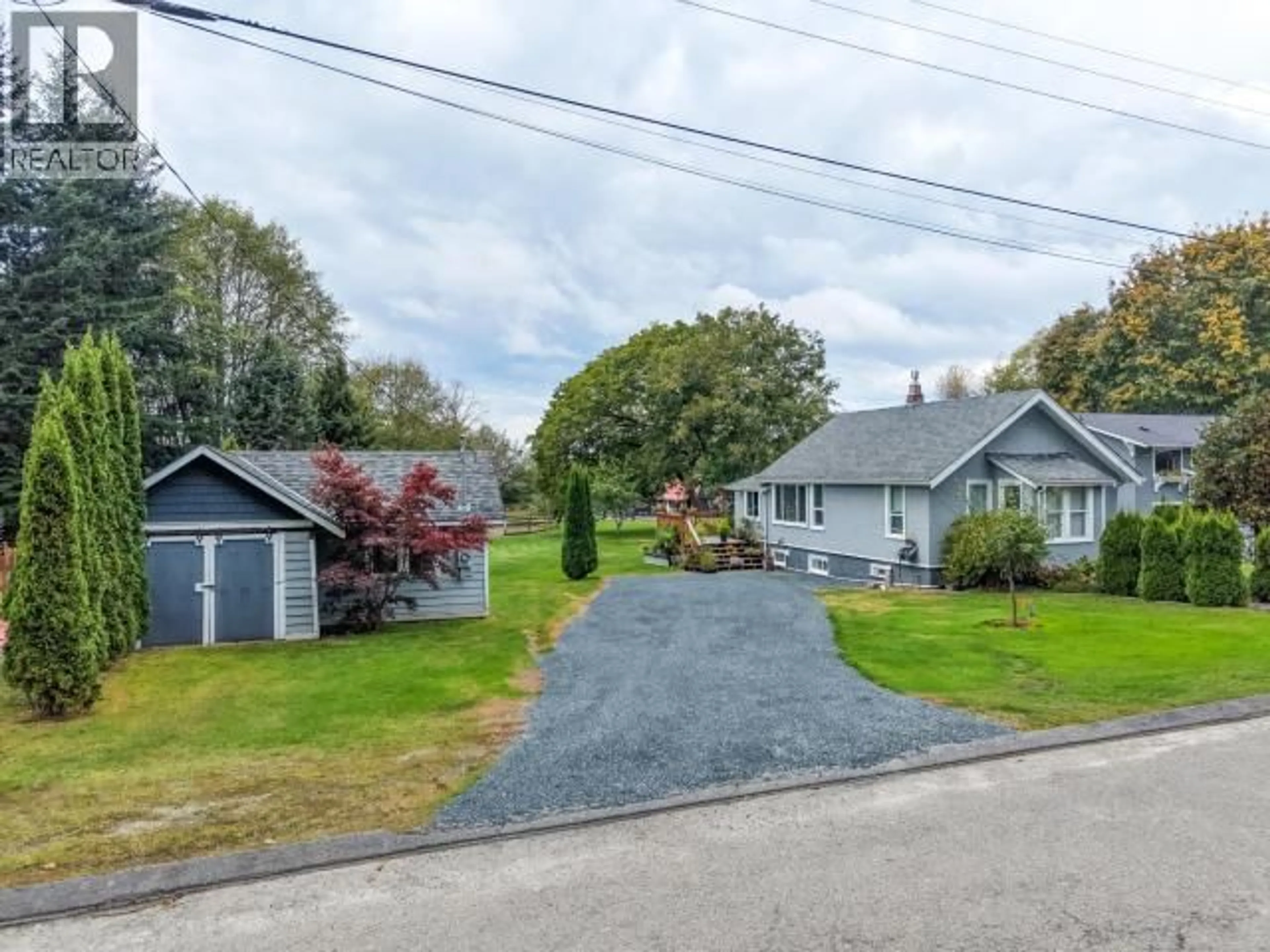 A pic from outside/outdoor area/front of a property/back of a property/a pic from drone, street for 6577 KING AVE, Powell River British Columbia V8A4X9