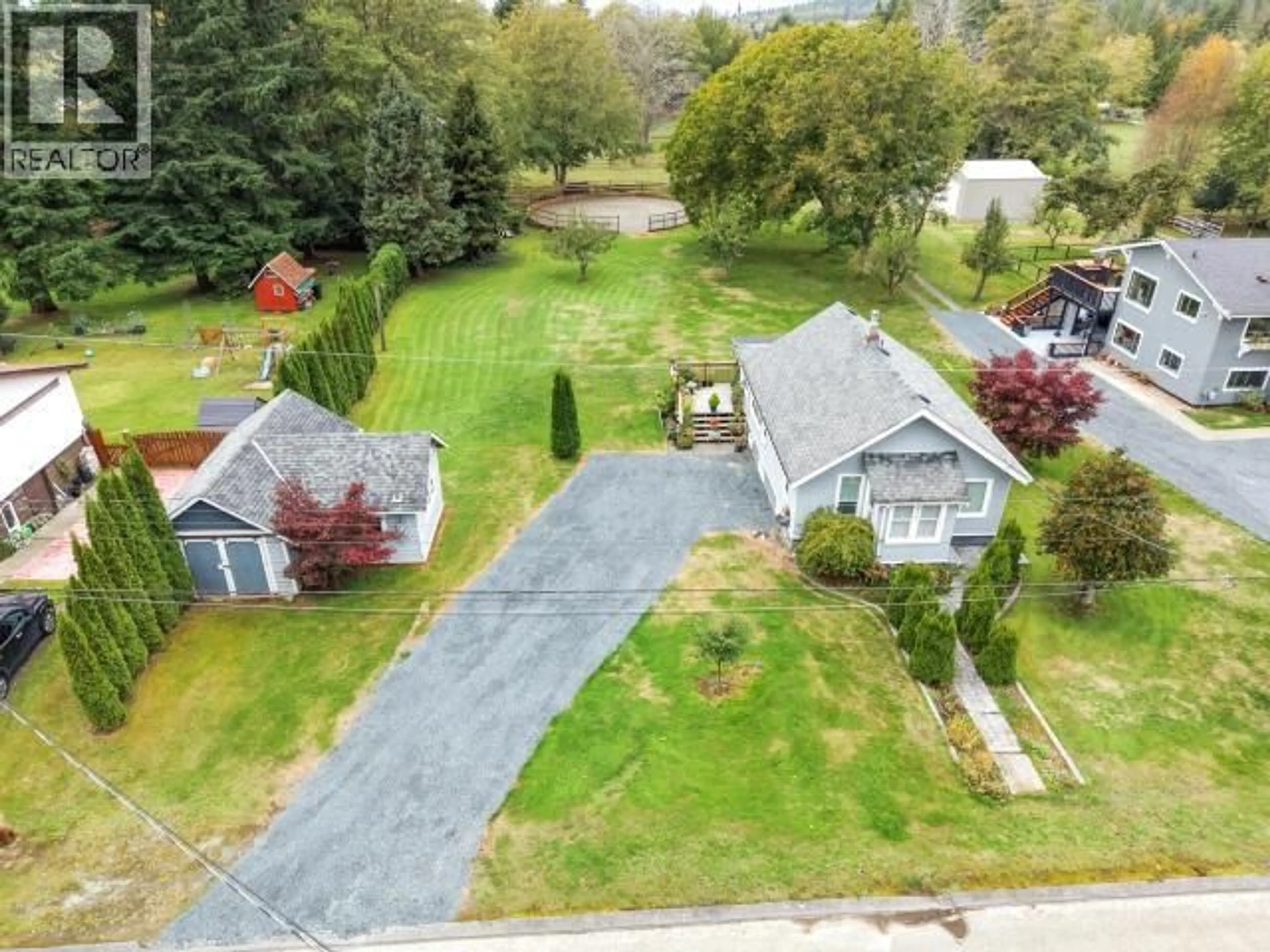 A pic from outside/outdoor area/front of a property/back of a property/a pic from drone, street for 6577 KING AVE, Powell River British Columbia V8A4X9