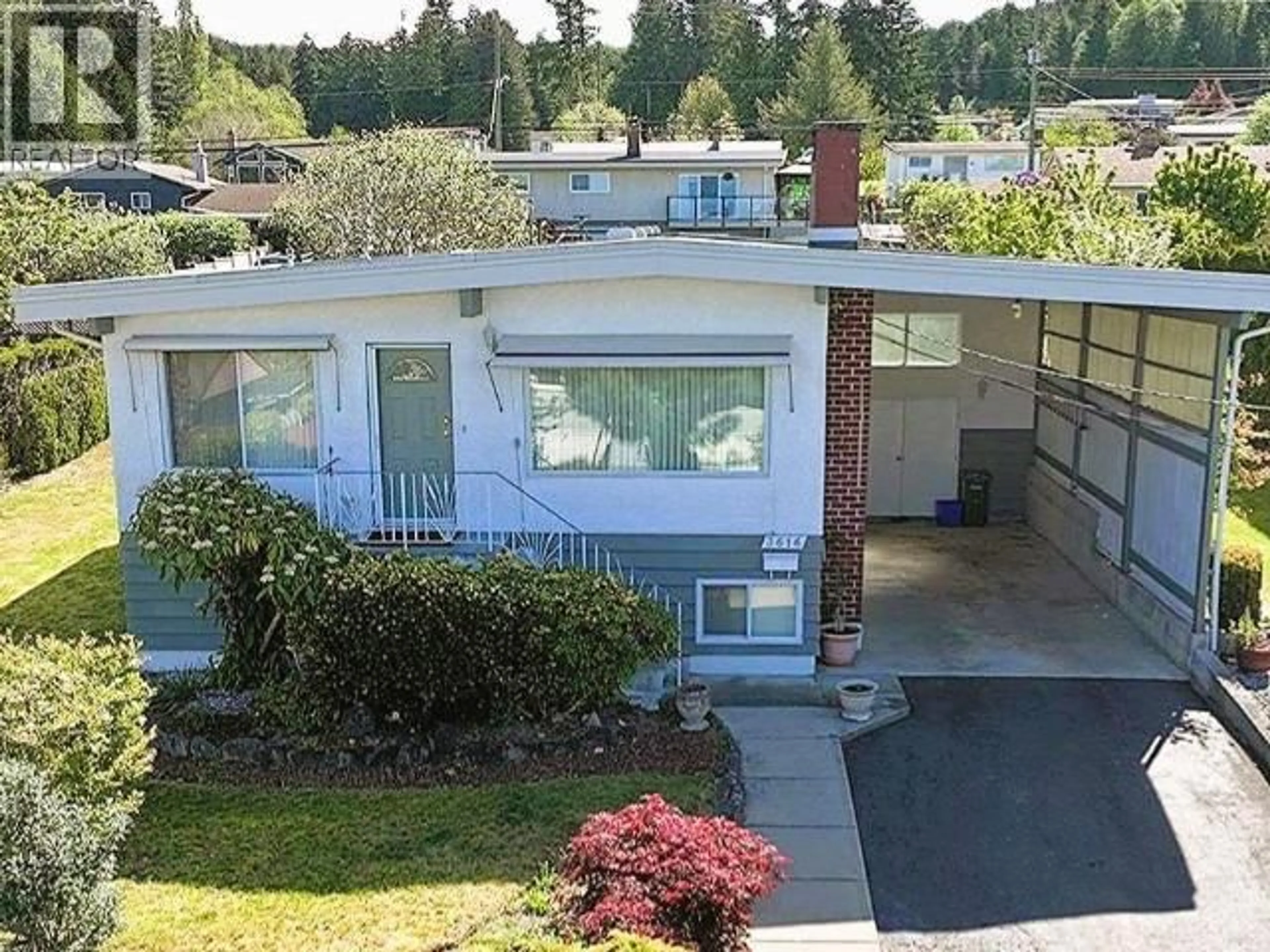 A pic from outside/outdoor area/front of a property/back of a property/a pic from drone, unknown for 3616 MANITOBA AVE, Powell River British Columbia V8A2W2