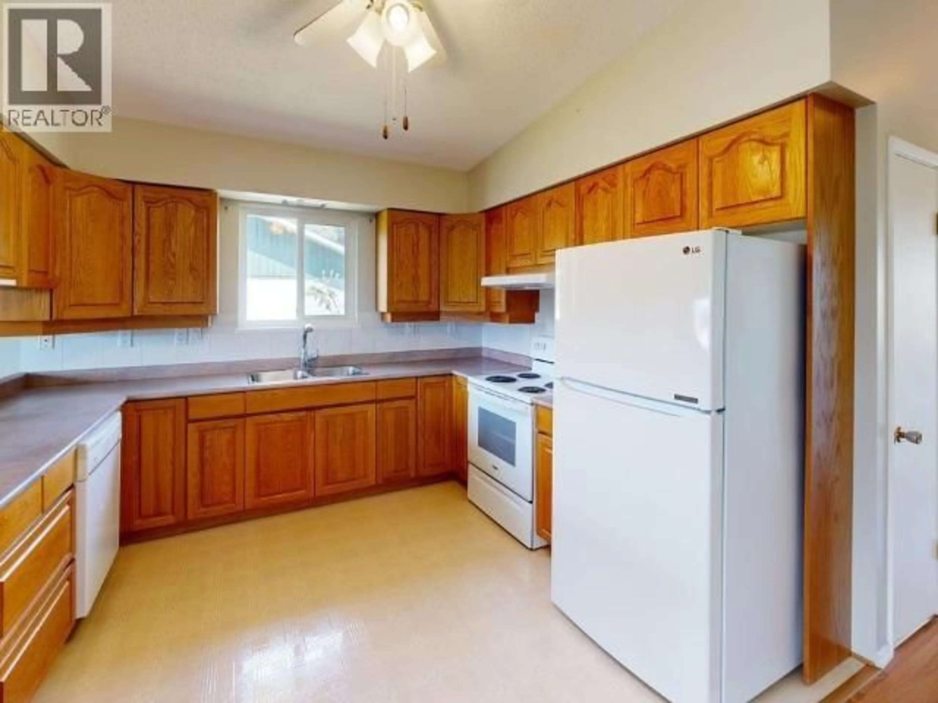 Standard kitchen, unknown for 3616 MANITOBA AVE, Powell River British Columbia V8A2W2