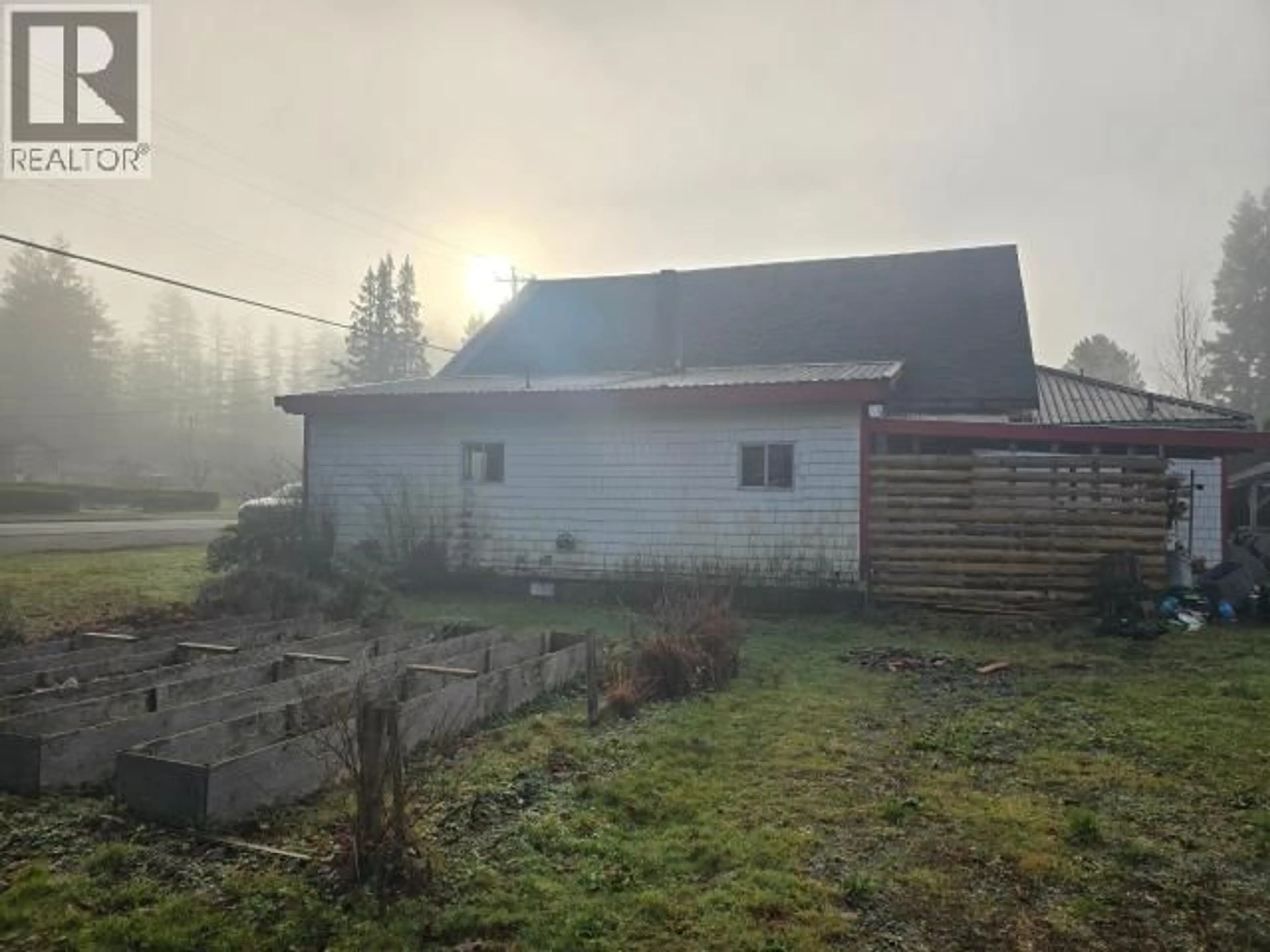 Shed for 6479 SUTHERLAND AVE, Powell River British Columbia V8A4W5