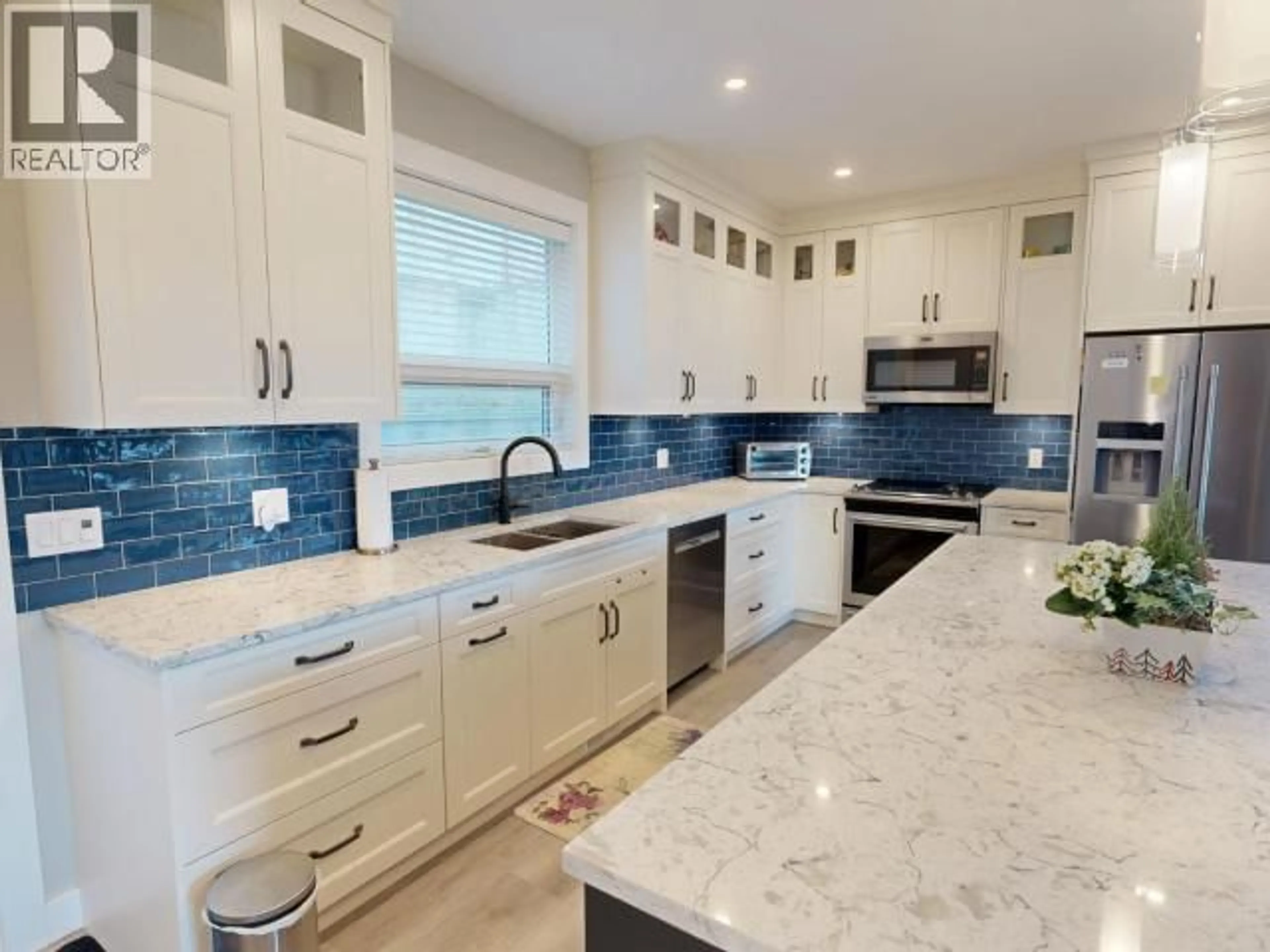 Contemporary kitchen, ceramic/tile floor for 4380 QUEBEC AVE, Powell River British Columbia V8A3N9