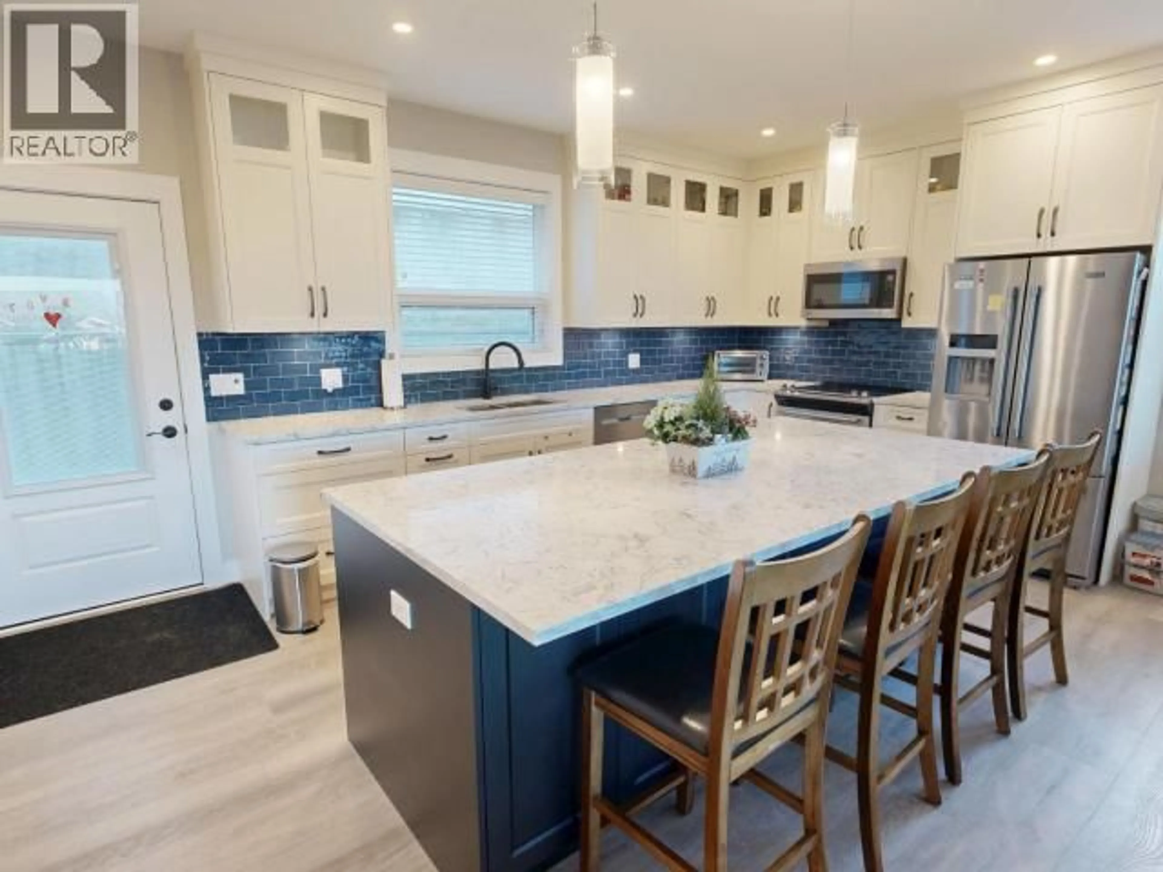 Contemporary kitchen, ceramic/tile floor for 4380 QUEBEC AVE, Powell River British Columbia V8A3N9