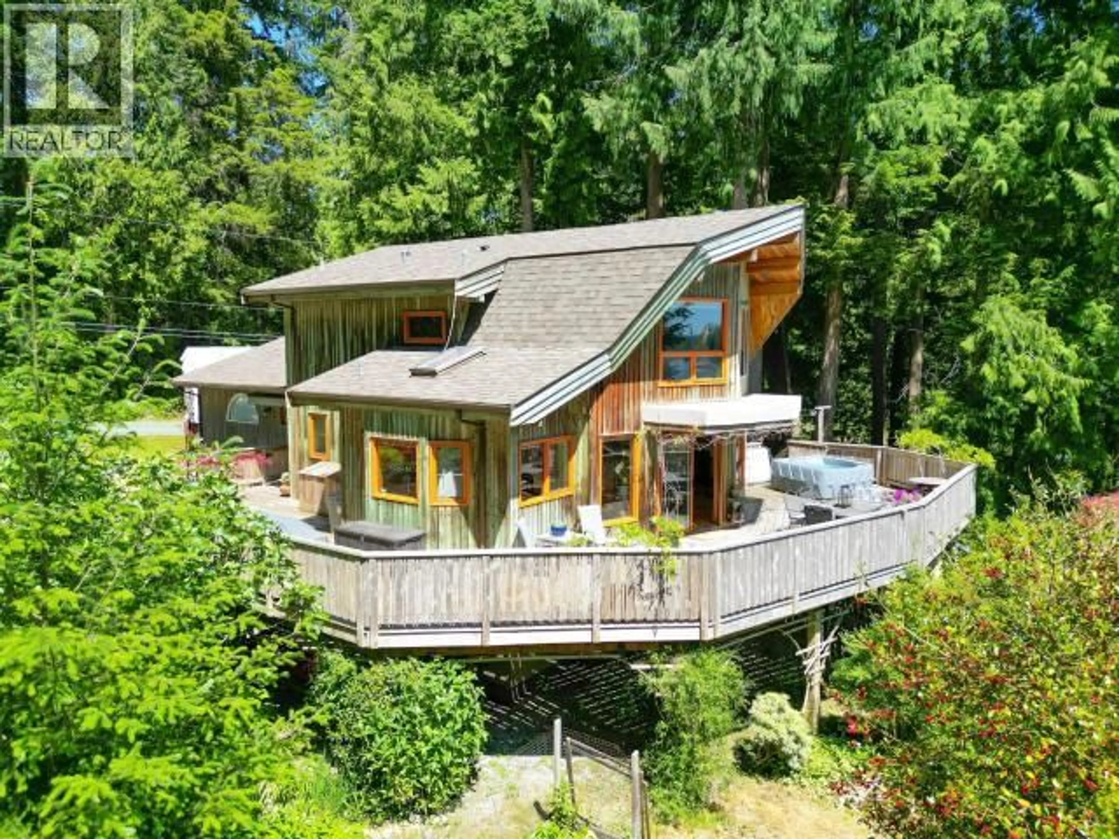 A pic from outside/outdoor area/front of a property/back of a property/a pic from drone, unknown for 12205 SCOTCH FIR POINT RD, Powell River British Columbia V8A0M4