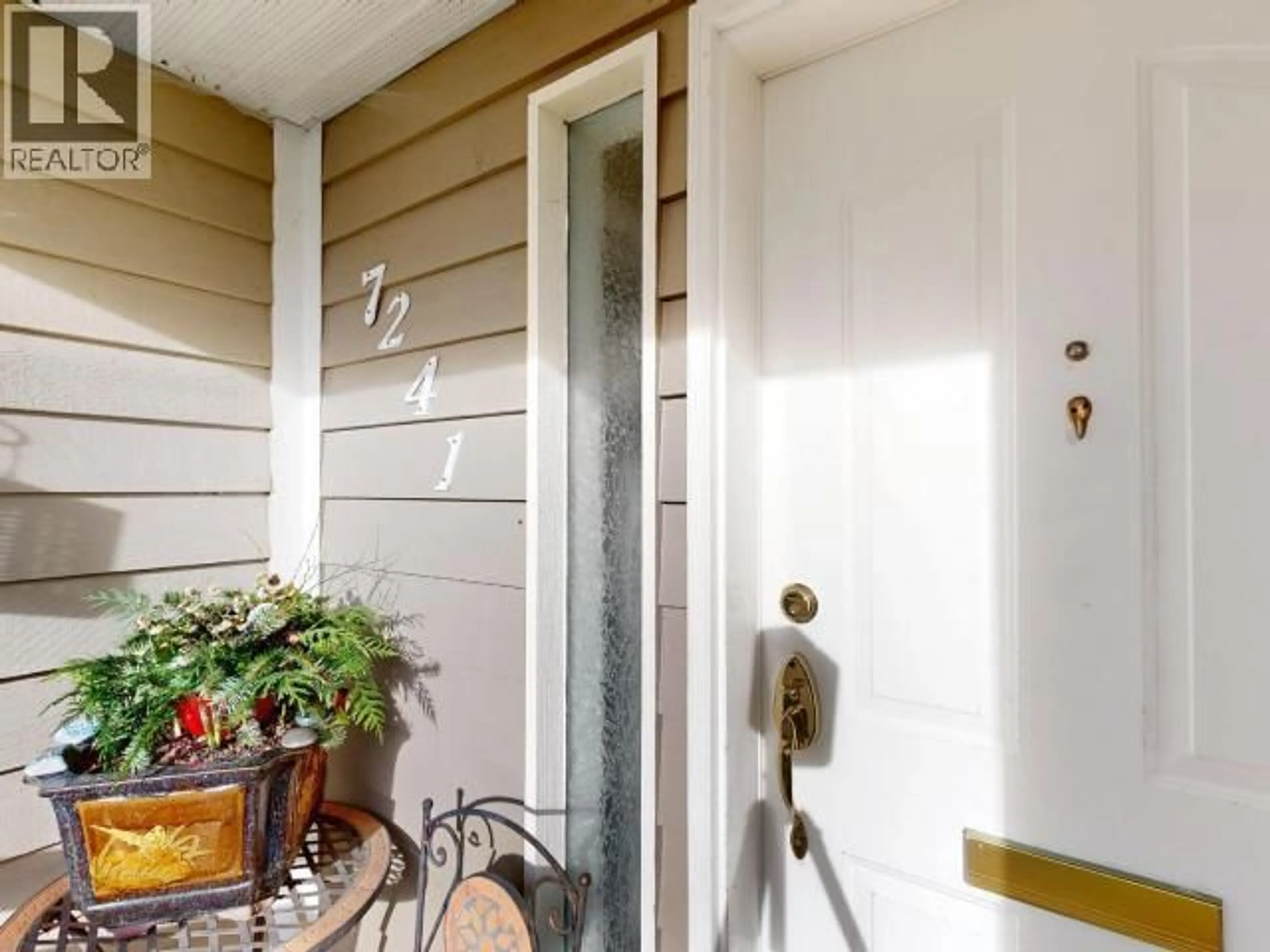 Indoor entryway for 7241 WARNER STREET, Powell River British Columbia