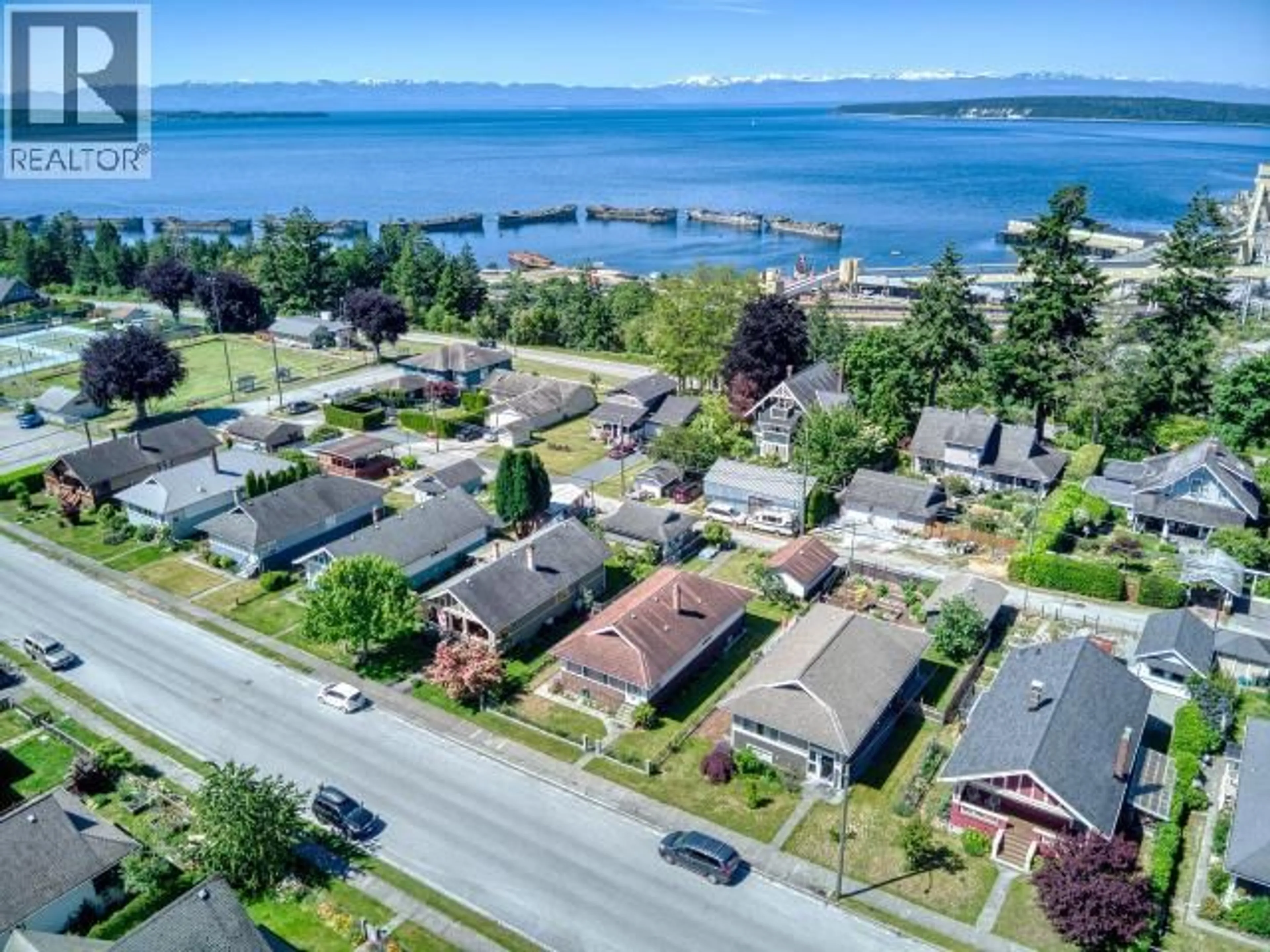 A pic from outside/outdoor area/front of a property/back of a property/a pic from drone, water/lake/river/ocean view for 5751 MAPLE AVE, Powell River British Columbia V8A4P1