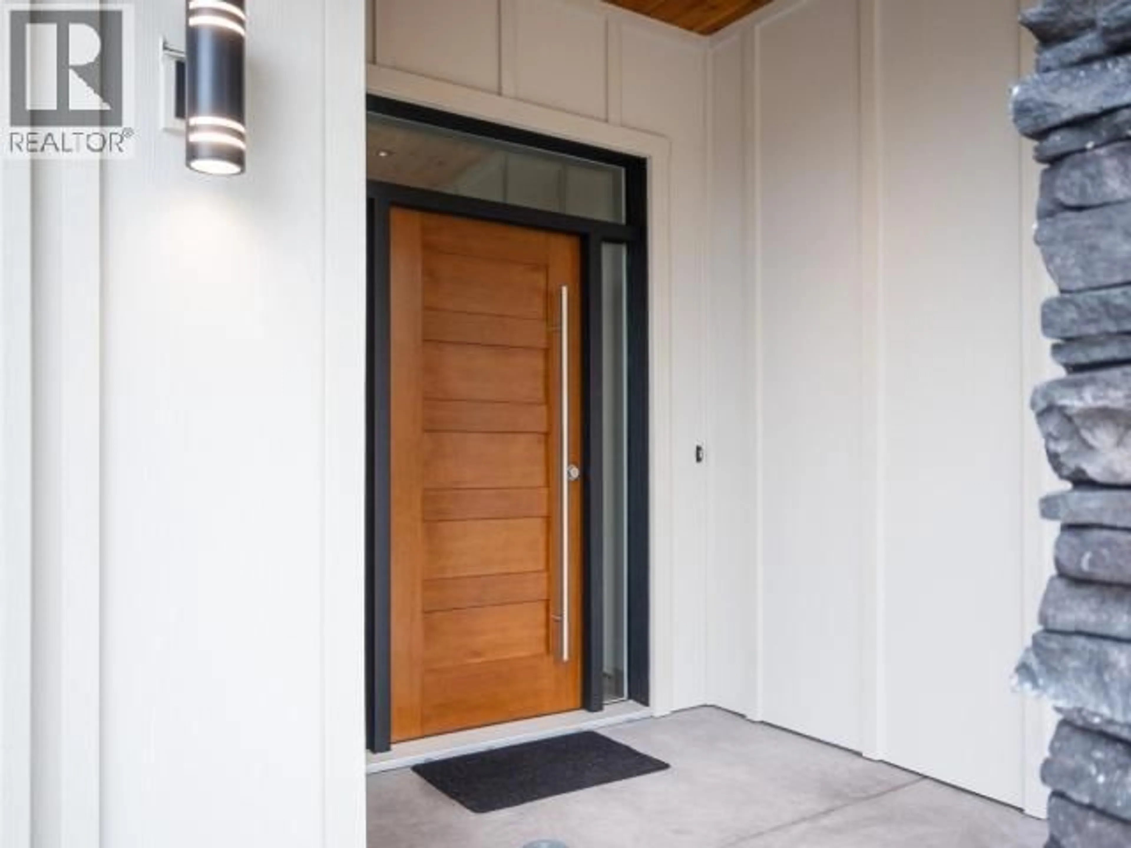 Indoor entryway for 4164 BOWNESS AVE, Powell River British Columbia V8A0A9