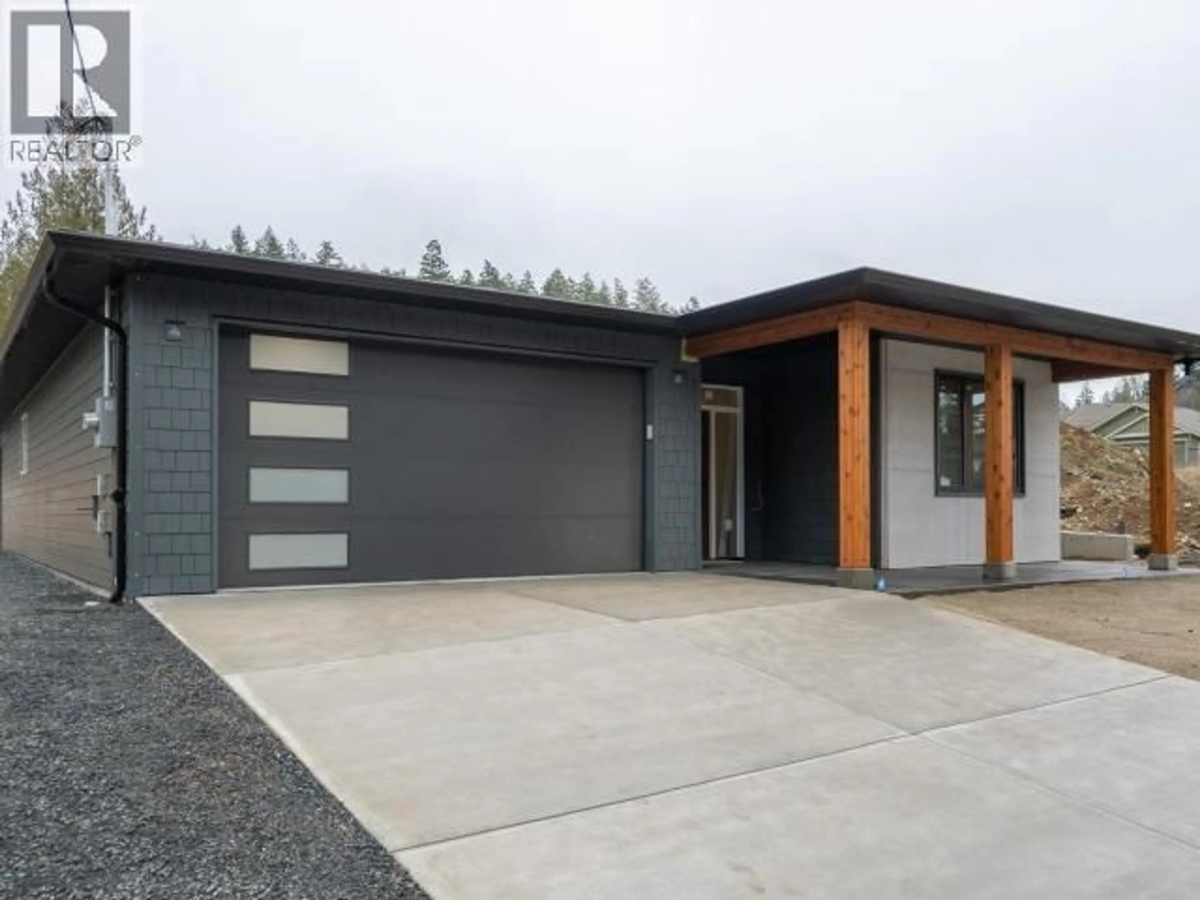 Indoor garage for 4158 BOWNESS AVE, Powell River British Columbia V8A0A9