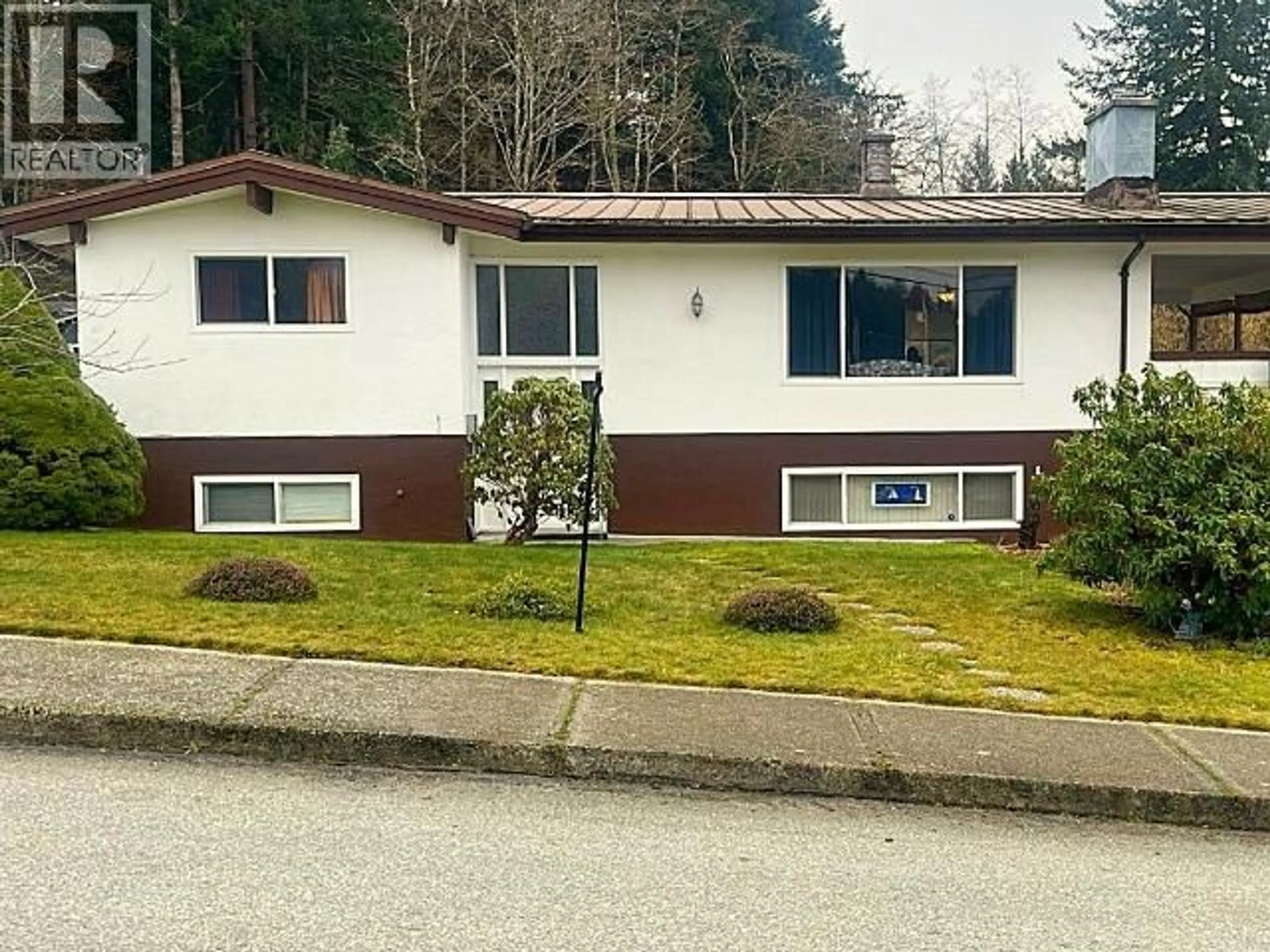 Home with vinyl exterior material, street for 6184 COLUMBIA STREET, Powell River British Columbia V8A4T4